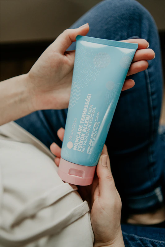 Creme antiestrias MomCare by Lina para estrias no corpo.