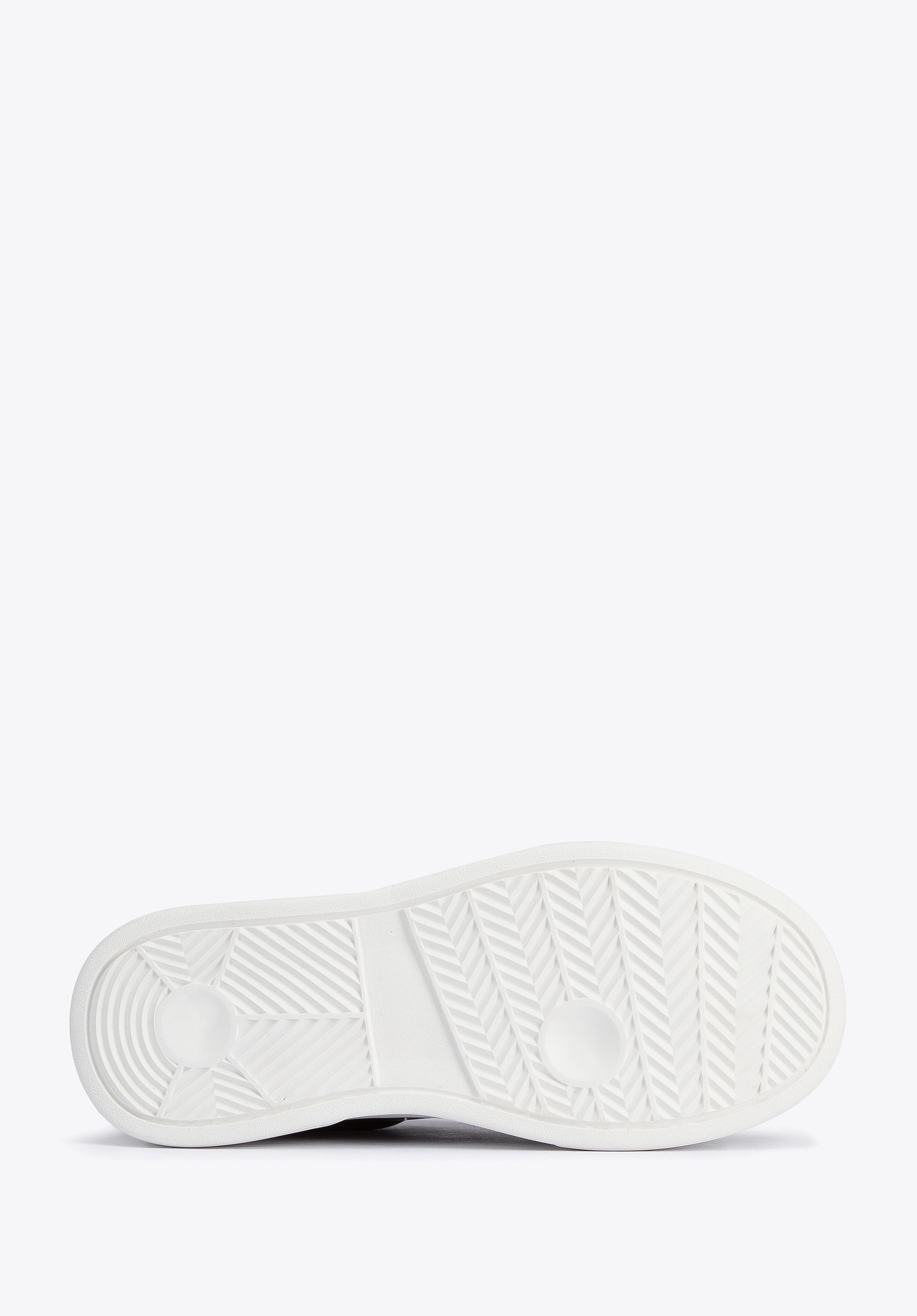 Damskie sneakersy skórzane na lekkiej platformie czarno-białe