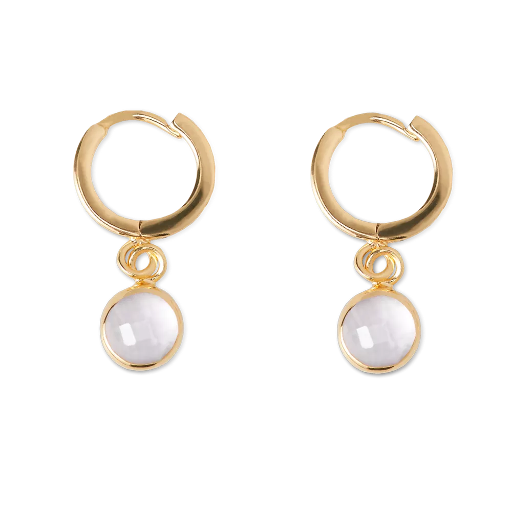 Pendientes de aro redondos de House of Rituals, chapados en oro con piedra preciosa.