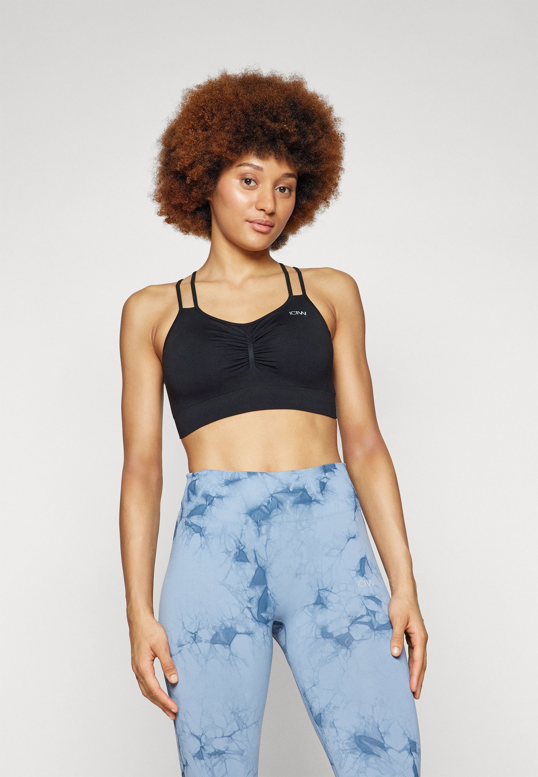 ICANIWILL DEFINE SEAMLESS SCRUNCH BRA – Sport-BH mit mittlerem Halt – Schwarz