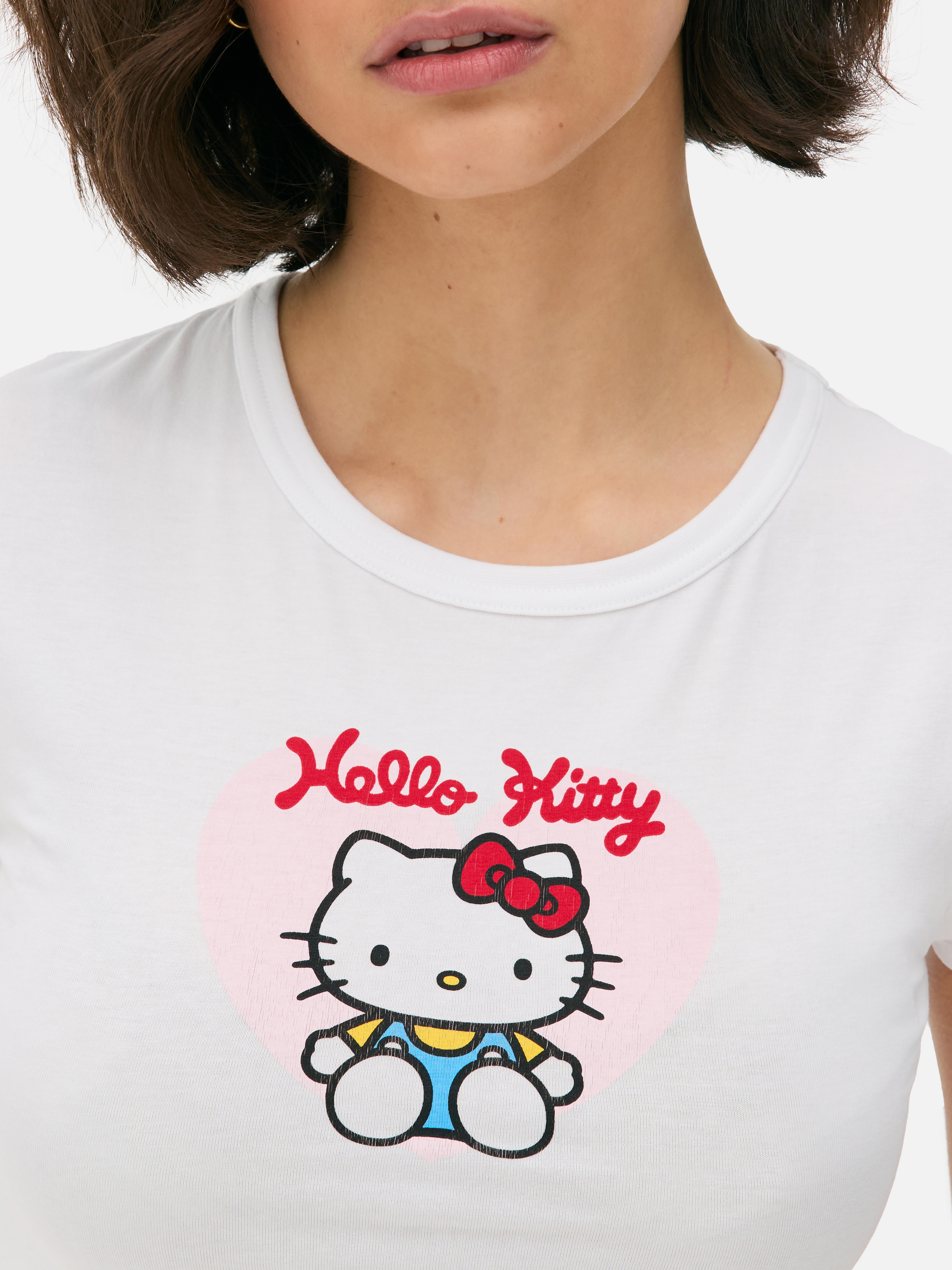 Pijama scurtă Hello Kitty și prietenii O pijama scurtă cu un design Hello Kitty
