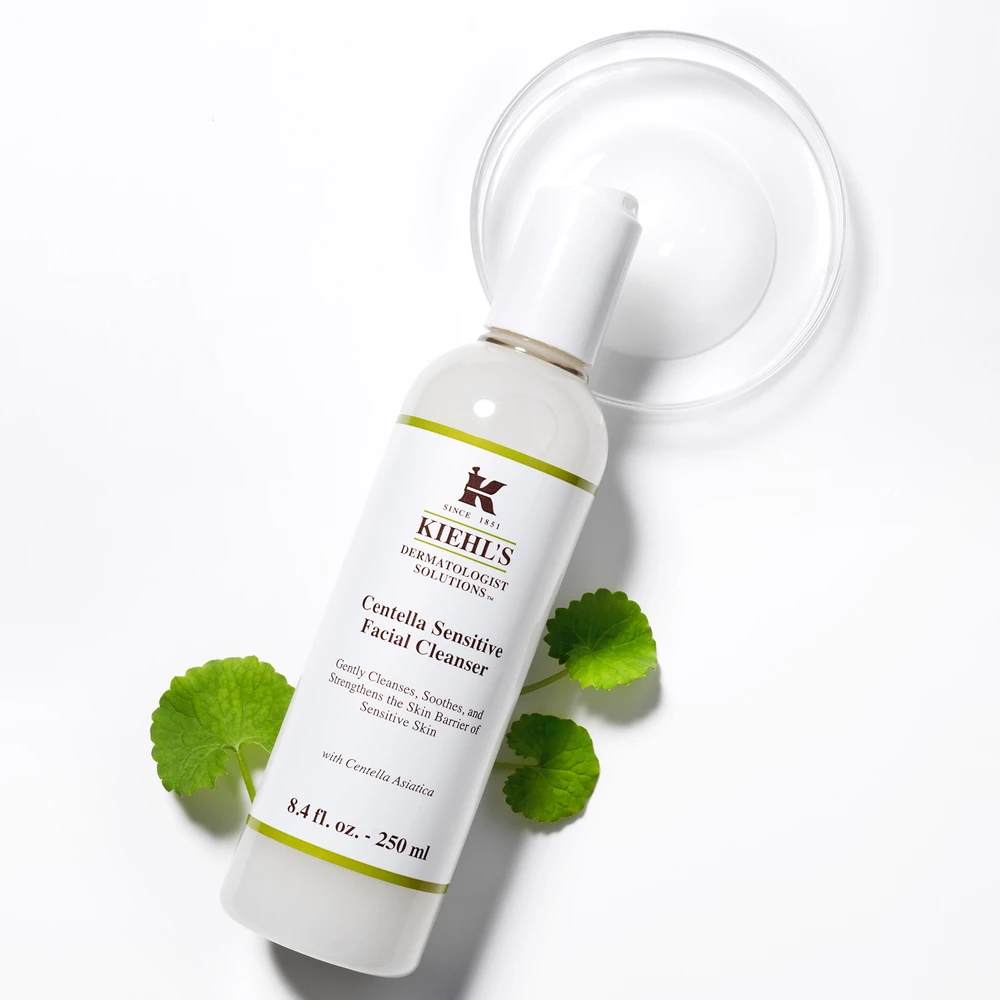 Kiehl's sredstvo za čišćenje lica s Centellom Sensitive 250 ml