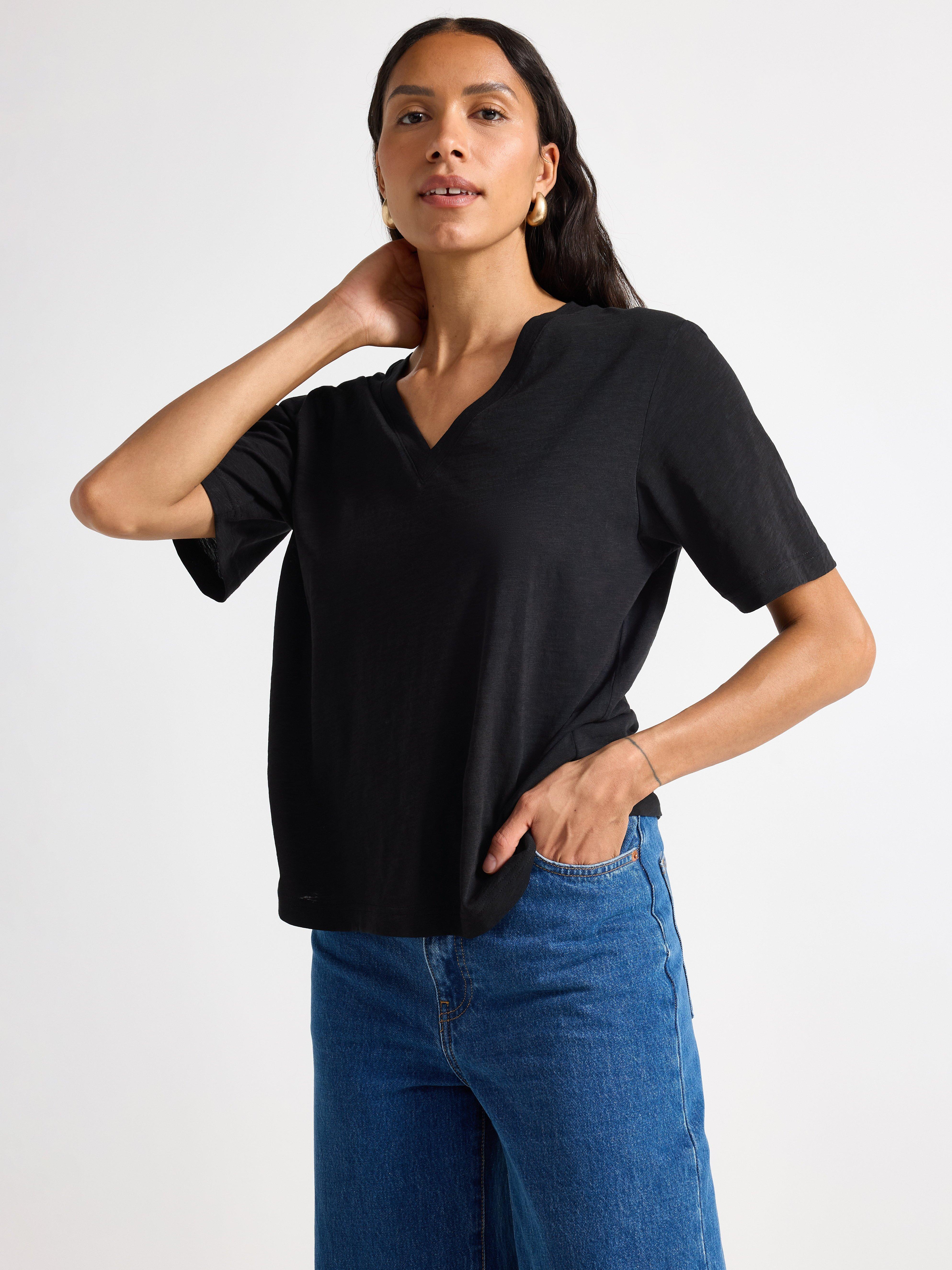 Tričko s V-kroužky černé