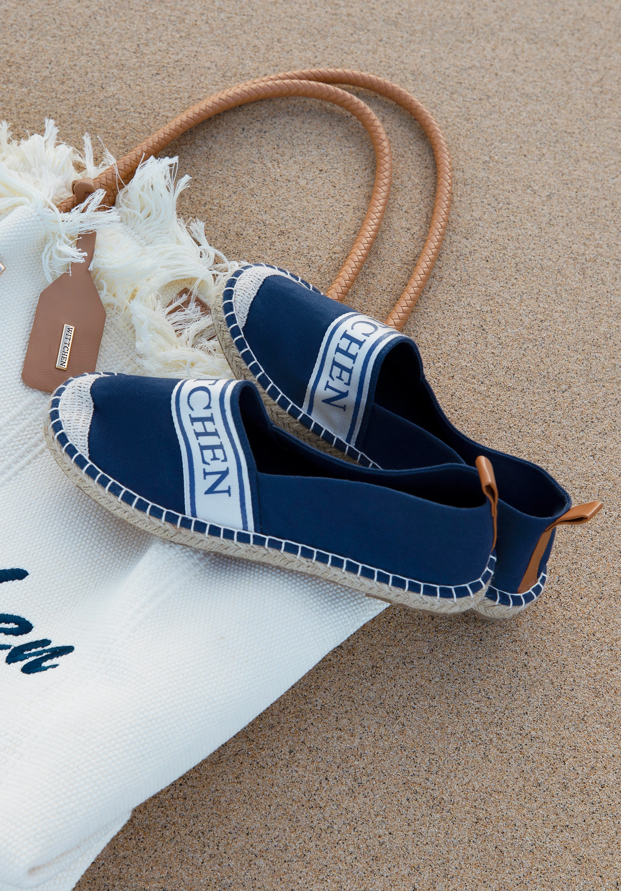 Damskie espadryle z lamówką z napisem WITTCHENKolor: granatowy