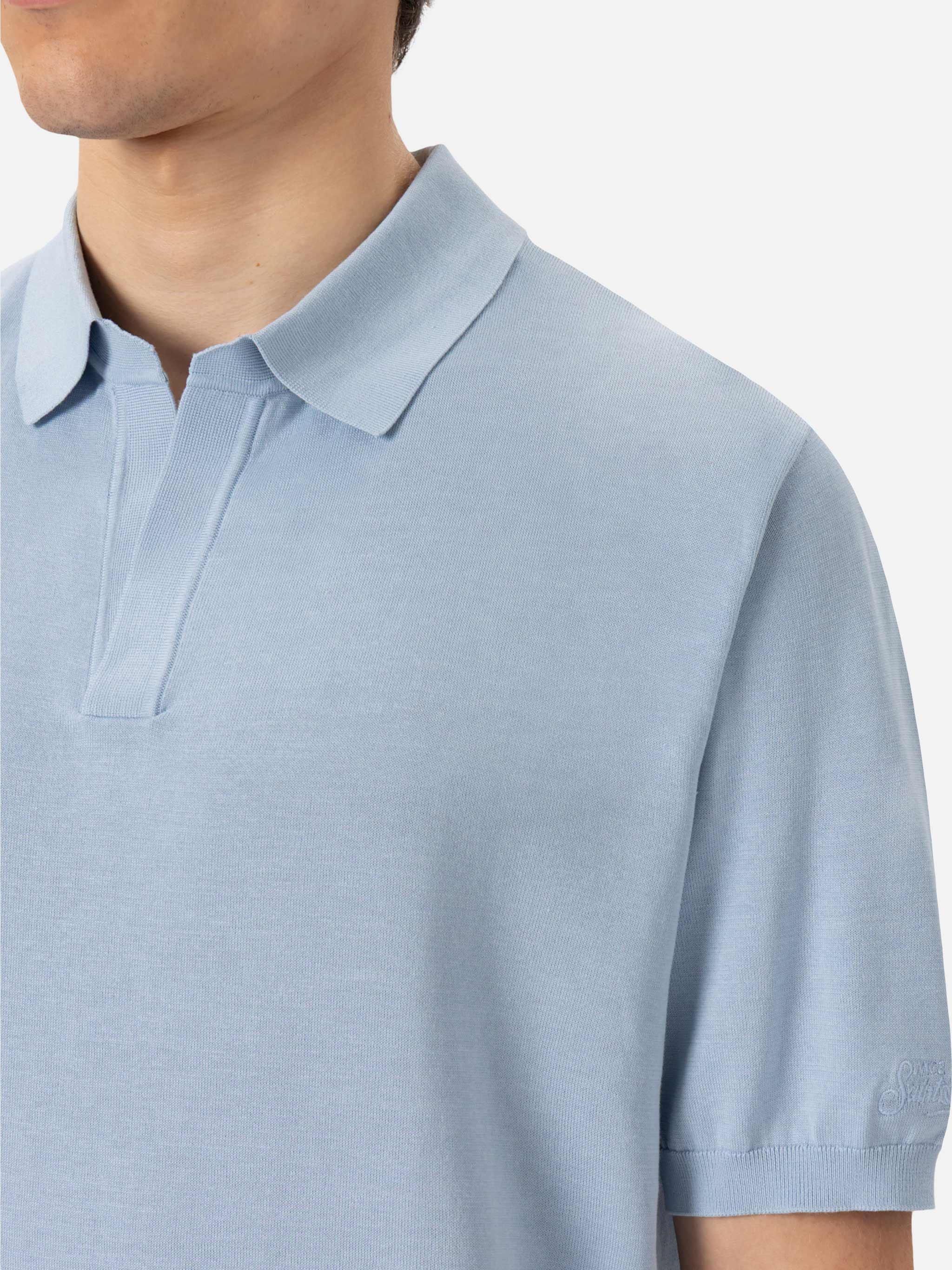 Sloan poloshirt in lichtblauwe gebreide zijde en katoen