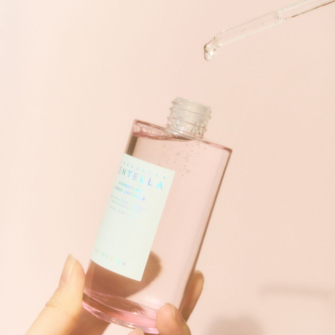 Siero in fiala SKIN1004 SKIN1004 MADAGASCAR CENTELLA POREMIZING FRESH AMPOULE 100ml - 100 ml