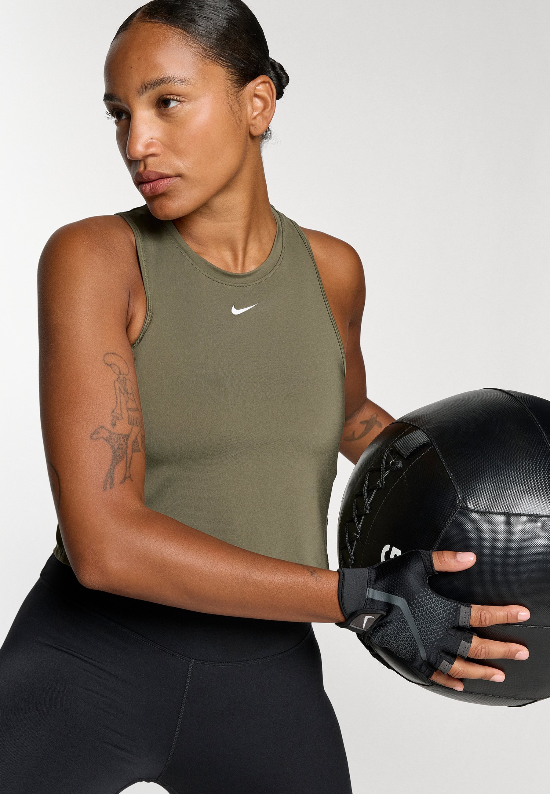 Nike Performance ONE CLASSIC - Bluză - măsliniu mediu/alb