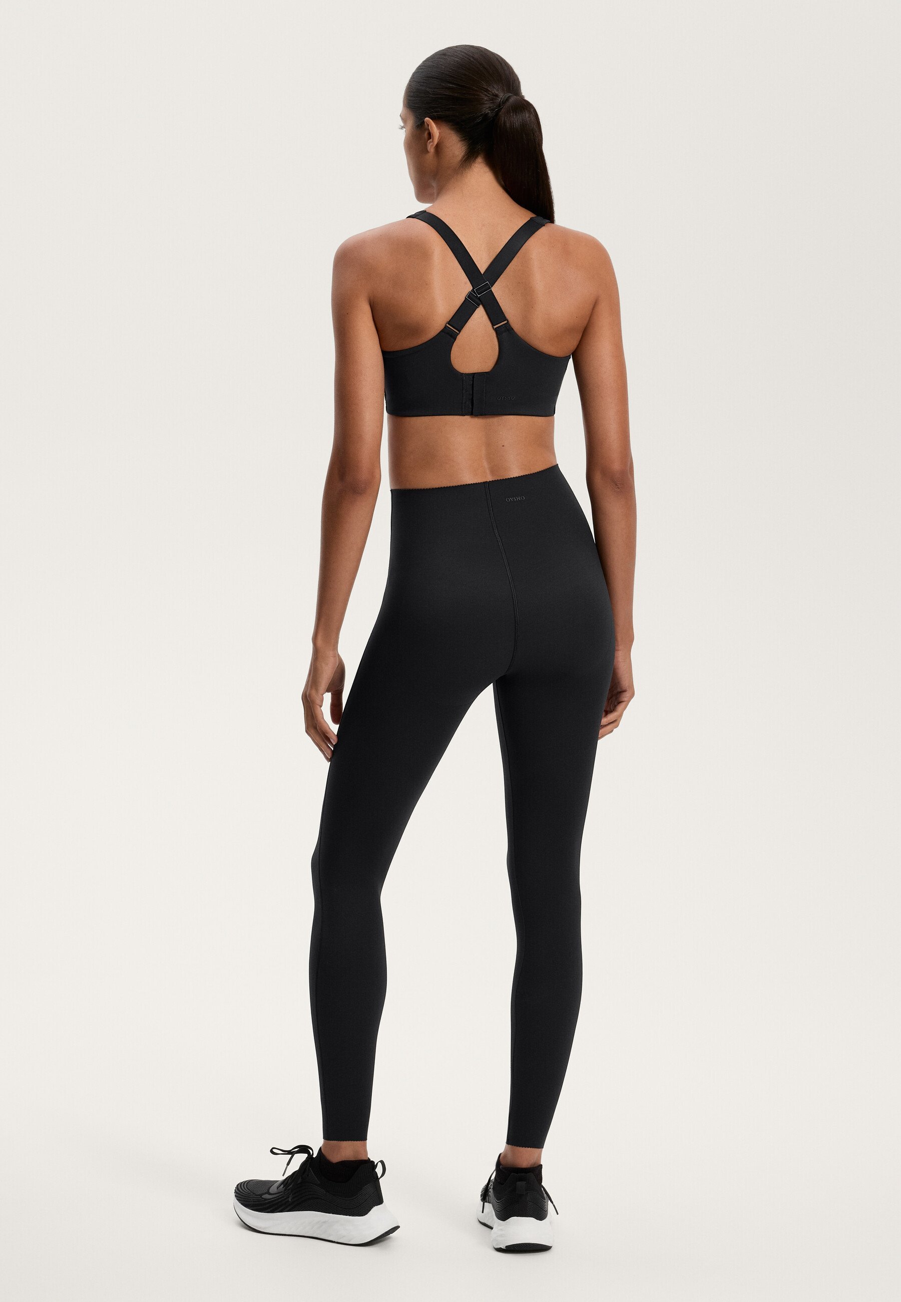 Leggings OYSHO EXTRA-COMPRESSIFS RELEVANT DE 65 CM - noirs