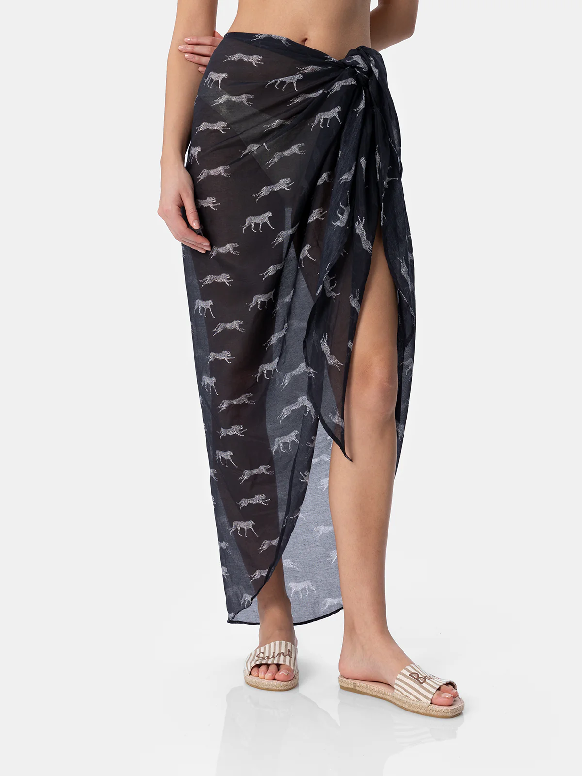 Lange pareo voor dames van Oasi, gemaakt van zijden voile met dierenprint.