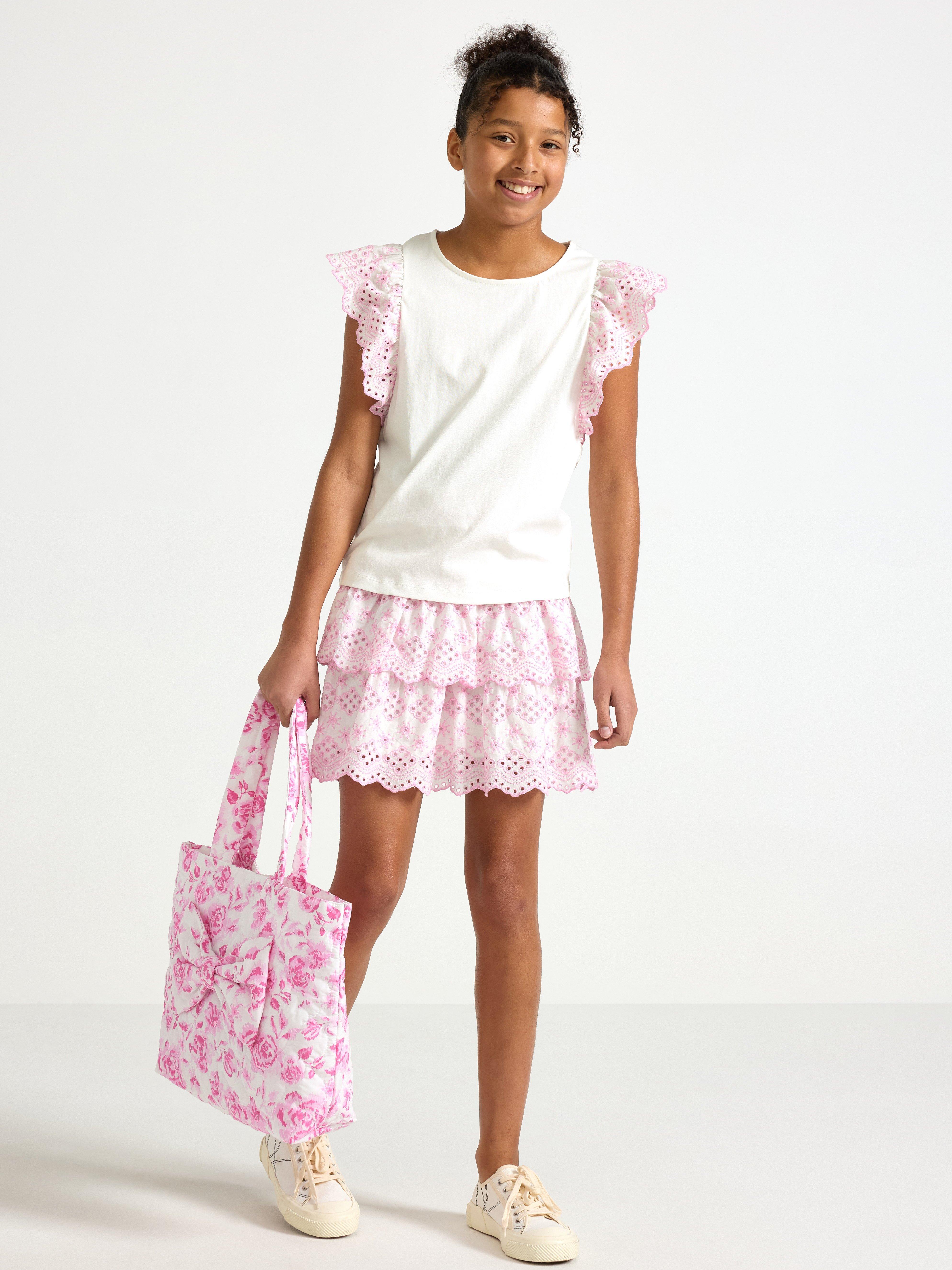 Blusa com mangas bordadas rosa claro
