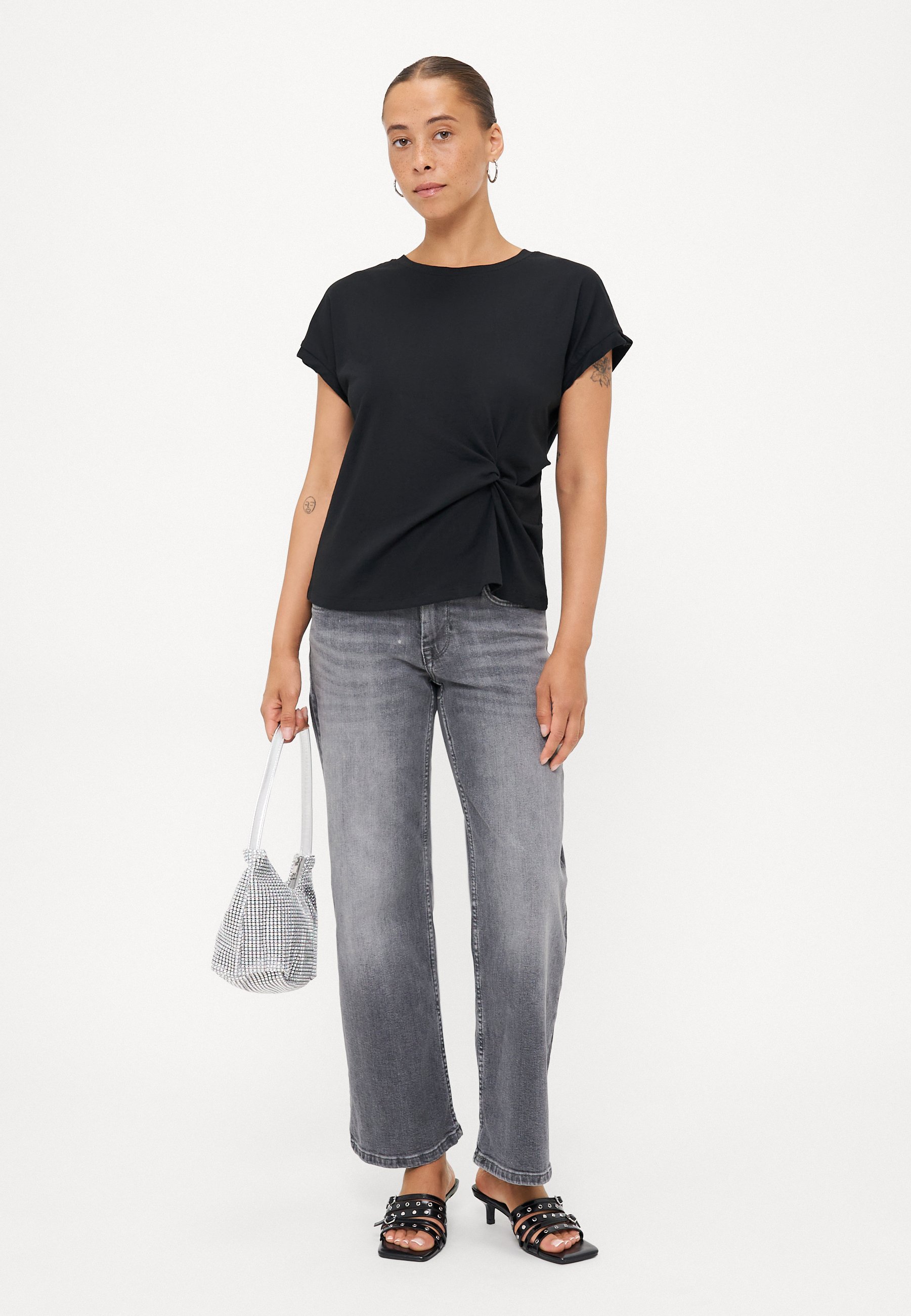 Vero Moda Petite VMGANAS O-hals T-shirt met print - zwart