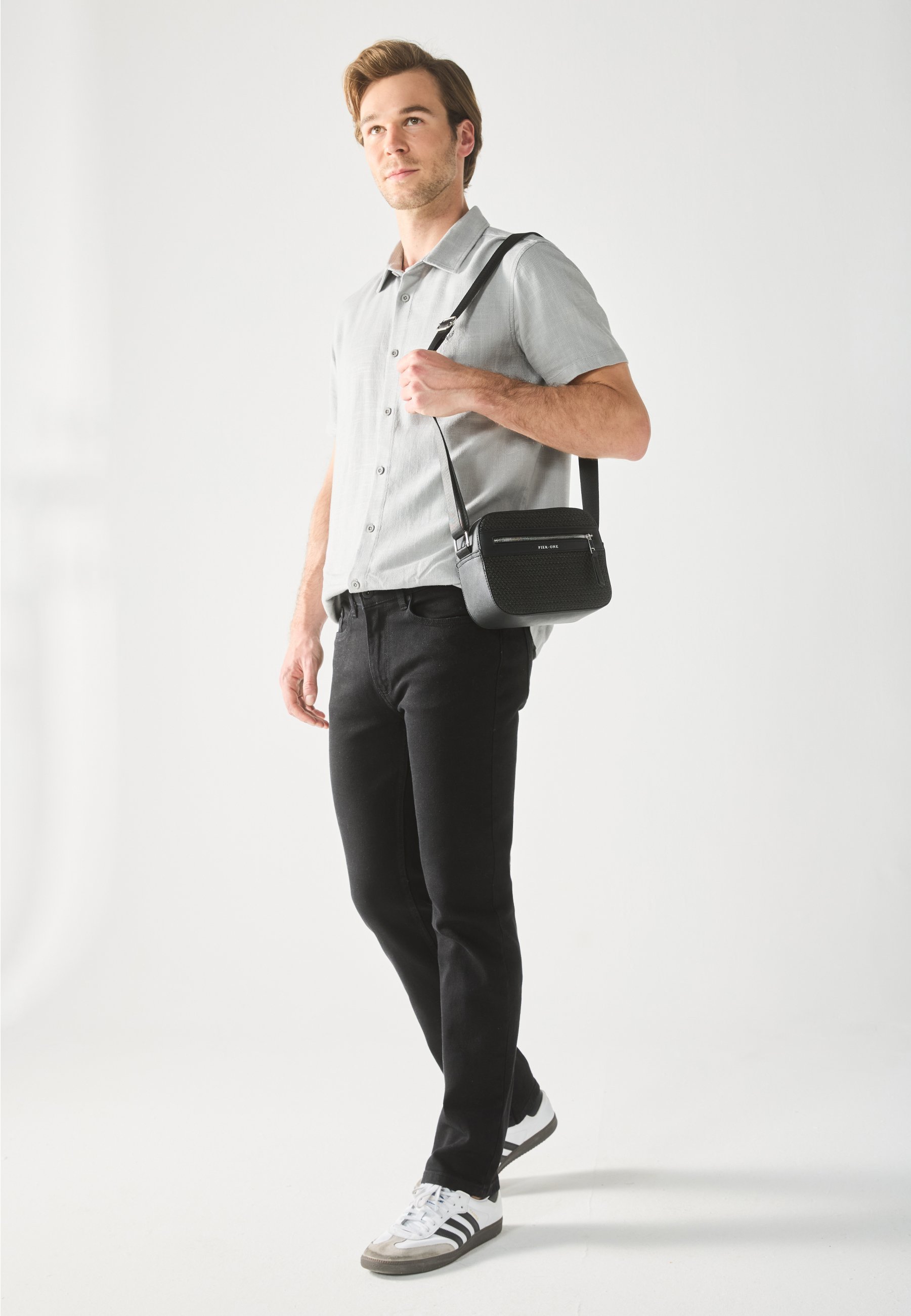 Pier One UNISEX - Crossbodytas - zwart