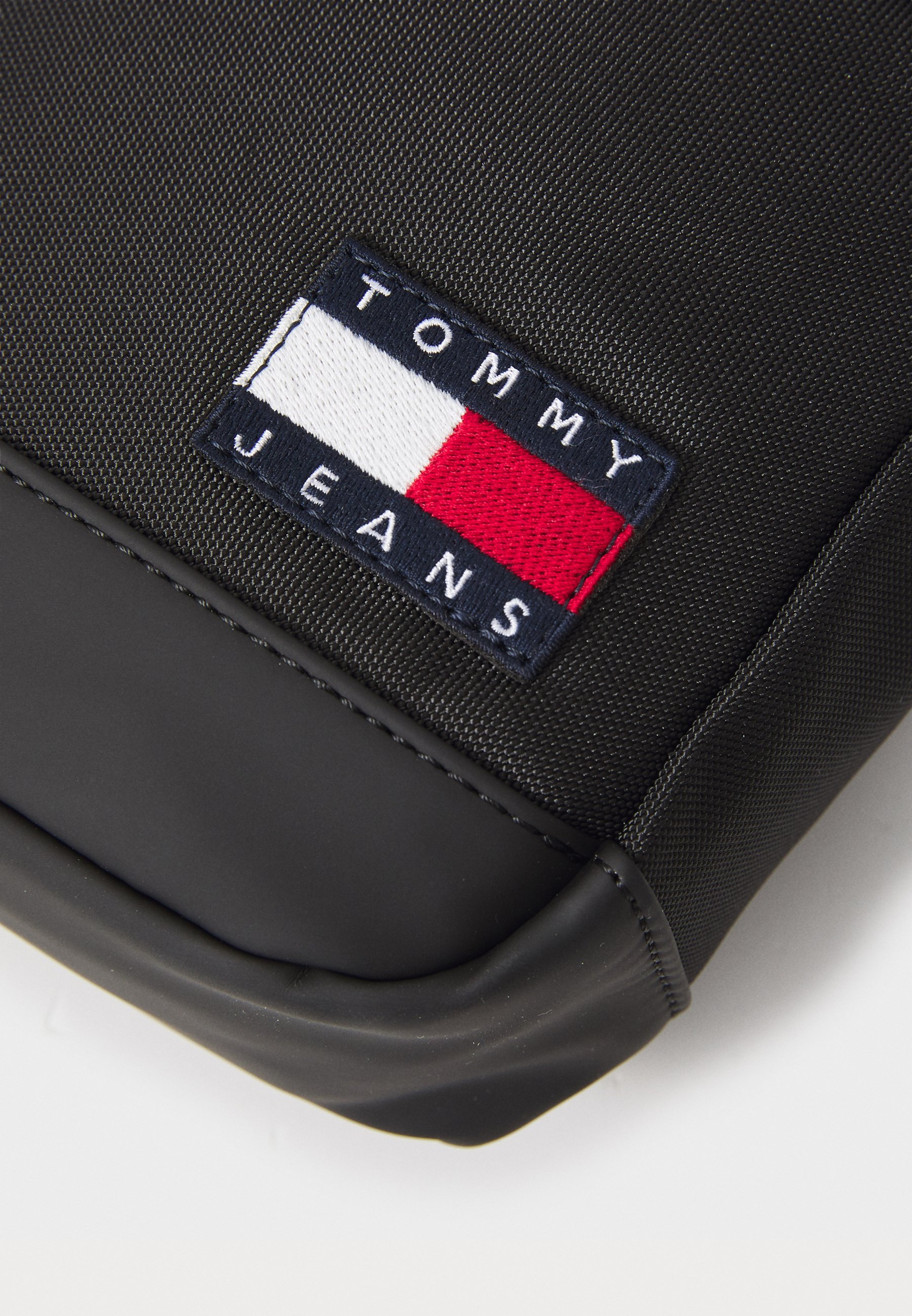 Borsa a tracolla Tommy Jeans DAILY REPORTER - nera