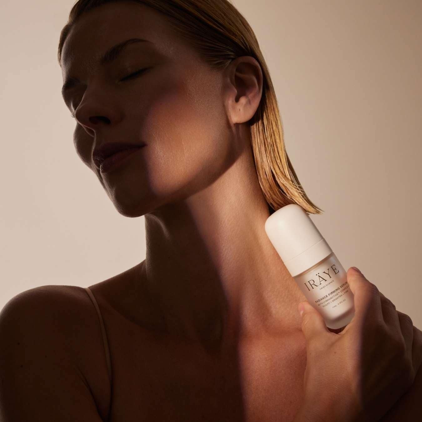 IRÄYE pretnovecošanās serums Radiance Stimulējošais serums - 15 ml