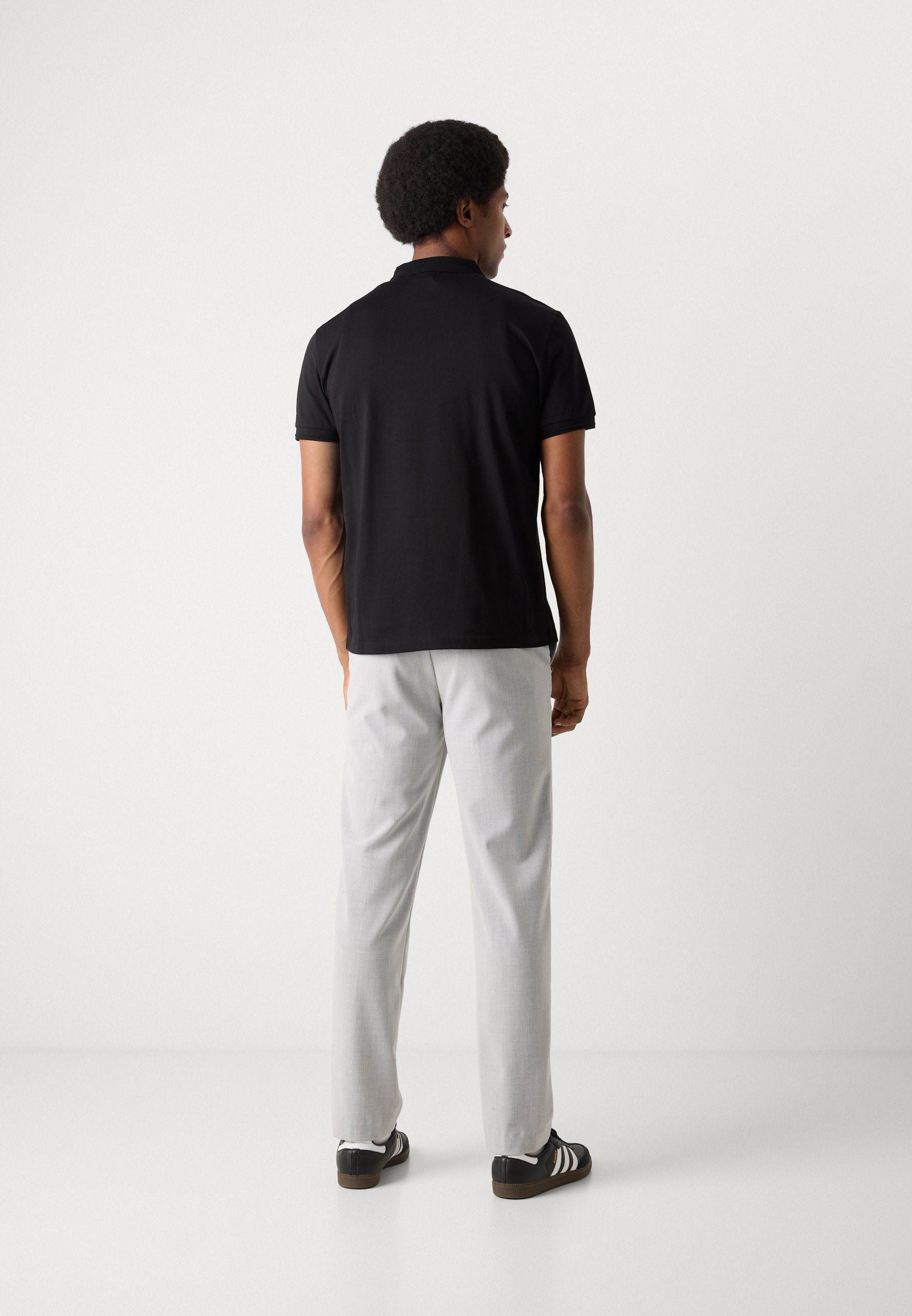 Polo Antony Morato coupe classique avec logo métallique - noir