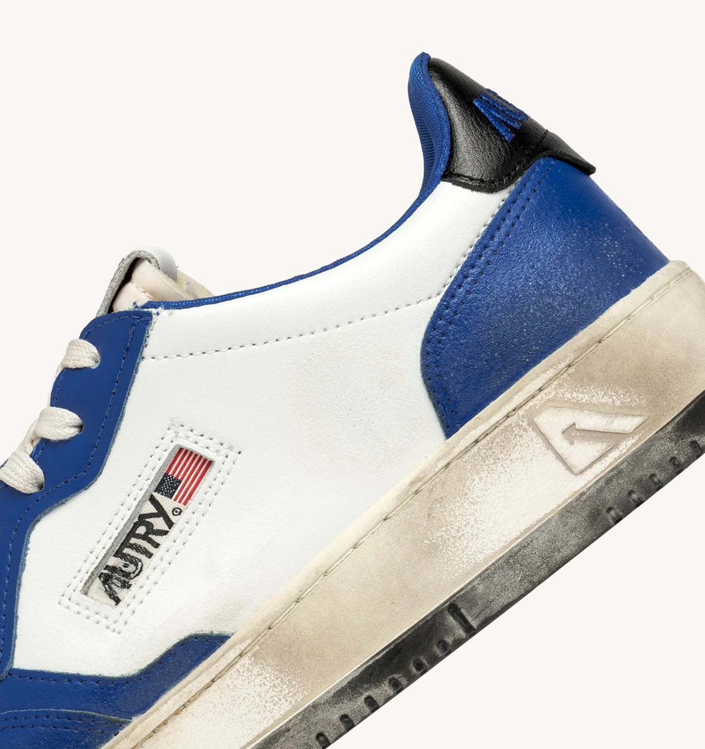 Adidași vintage Medalist Low din piele albă, albastră și neagră