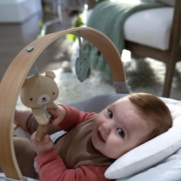 INGENUITY Babybouncer Nate de Beer met houten speelboog, babycadeau