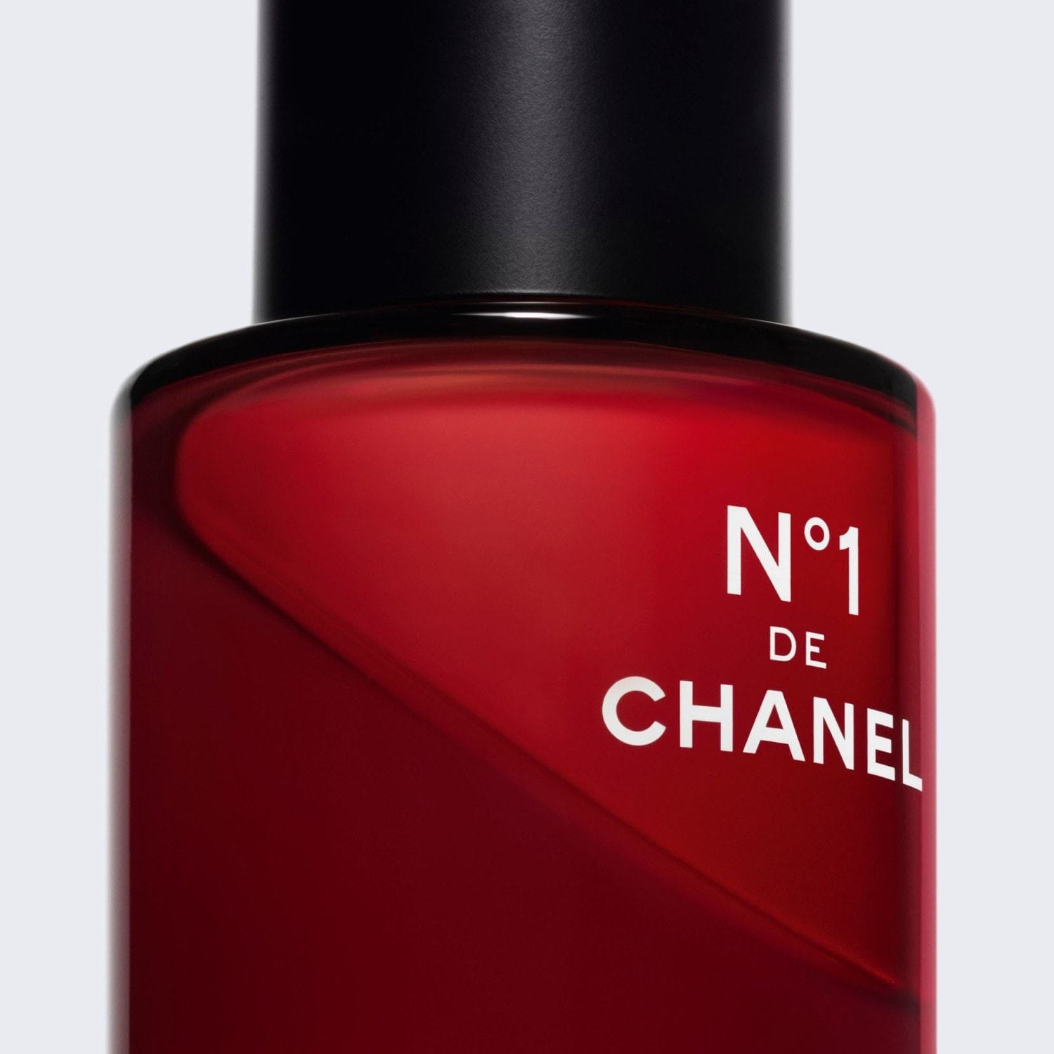 CHANEL serums pret novecošanos Nr. 1 DE CHANEL SÉRUM REVITALISANT – 30 ml