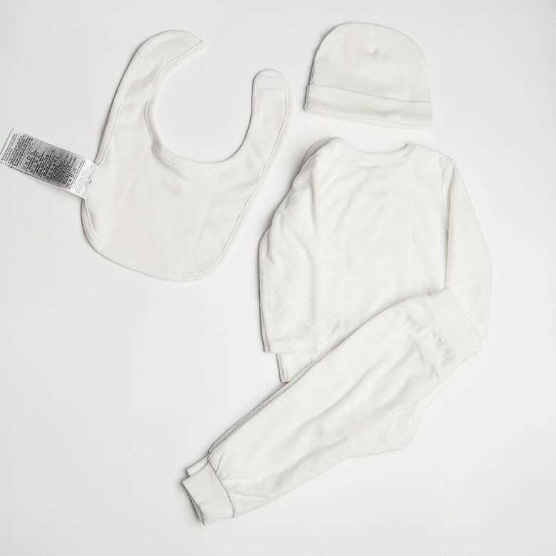 Conjunto de terciopelo con logo Swoosh en relieve (4 piezas)