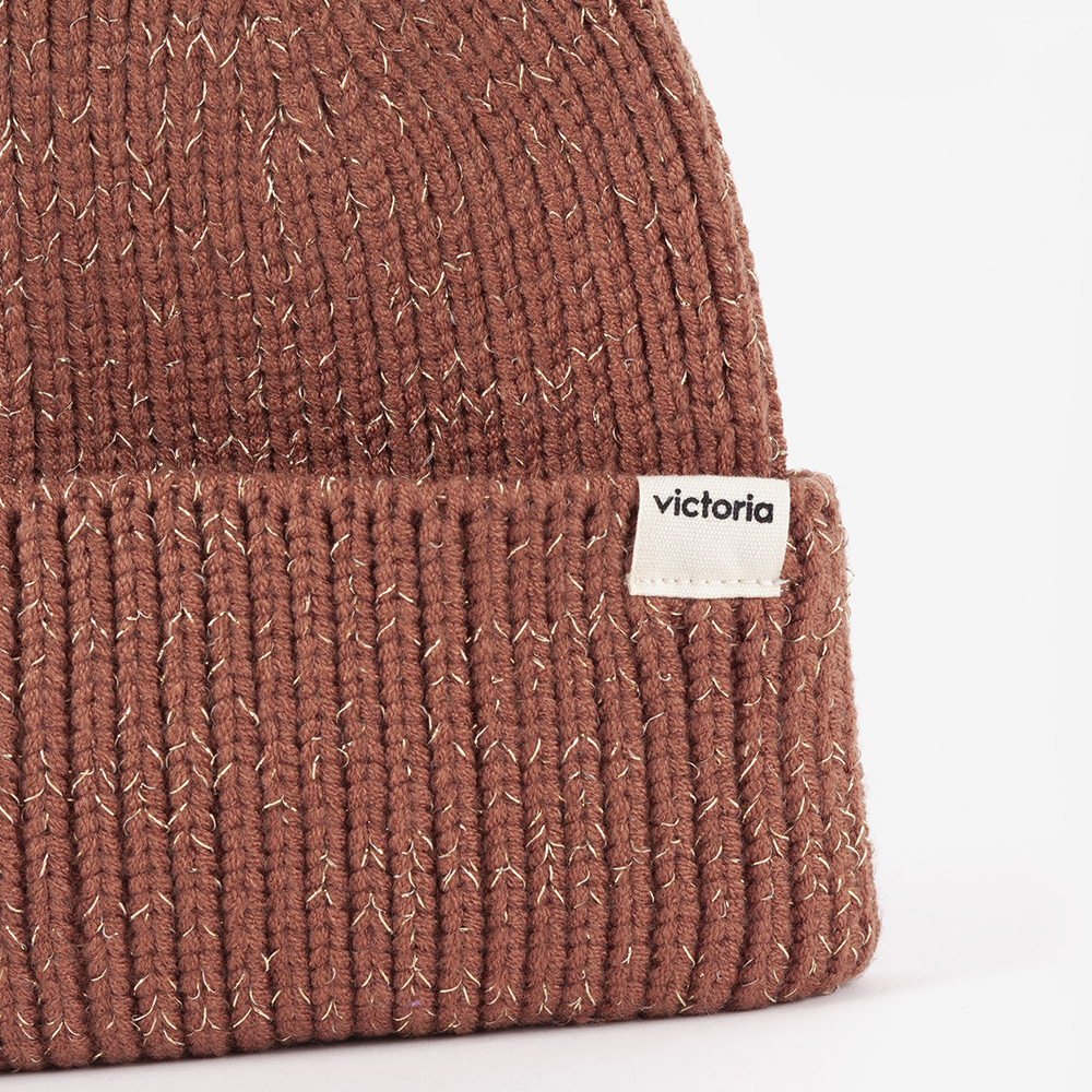  V. Things Lurex-Strickmütze mit doppeltem Umschlag und Etikett am Rand