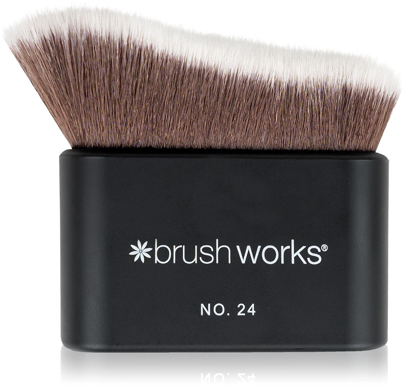 Brushworks Blending Face & Body Brush, een kabuki-kwast voor gezicht en lichaam.