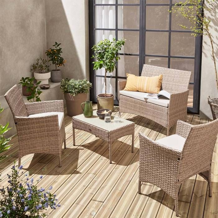 Set di mobili da giardino in resina effetto vimini - Moltès - Naturale. Cuscini beige - 4 posti a sedere - 1 divano, 2 poltrone, 1 tavolino