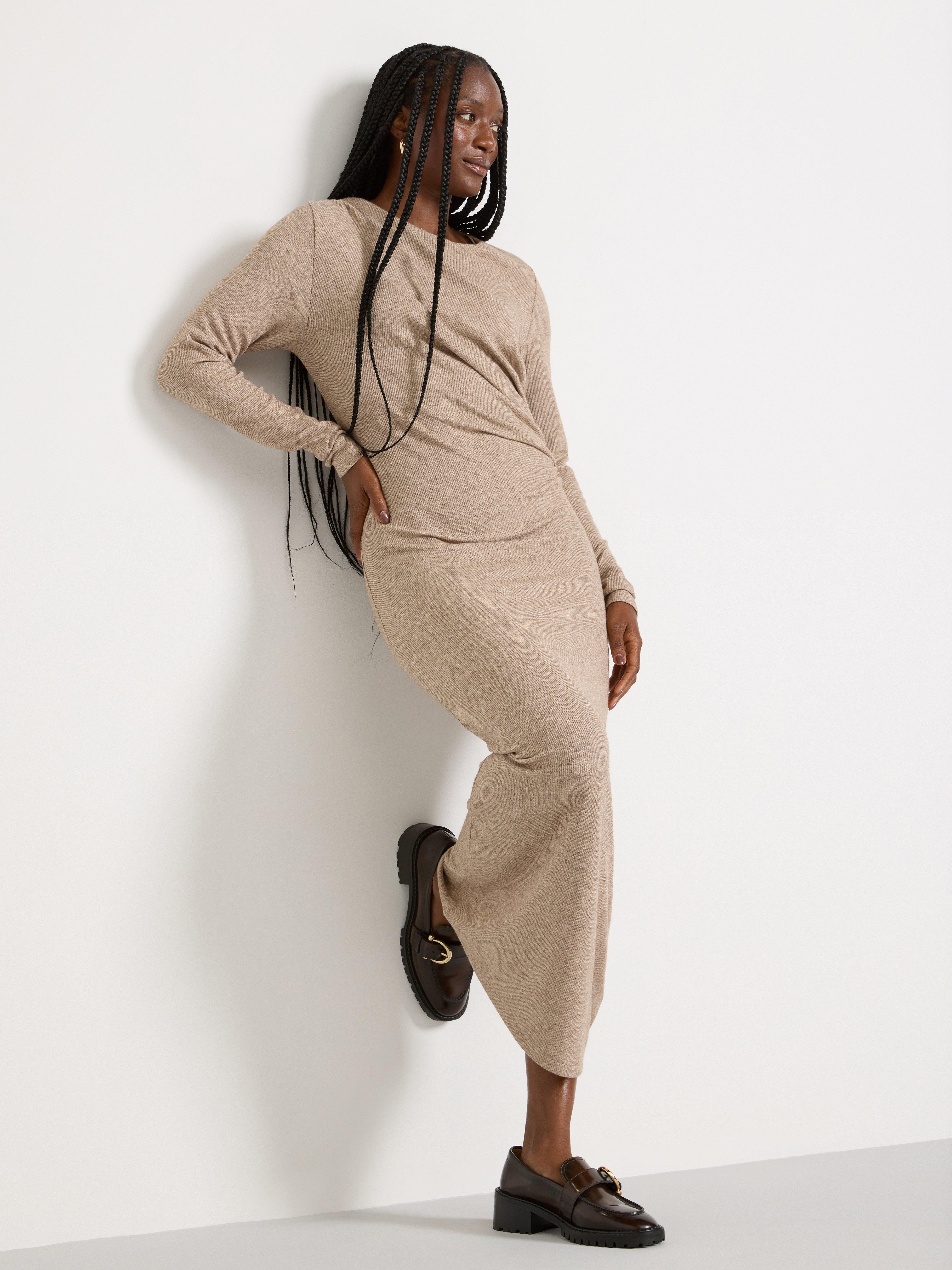 Vestido midi canelado bege mesclado