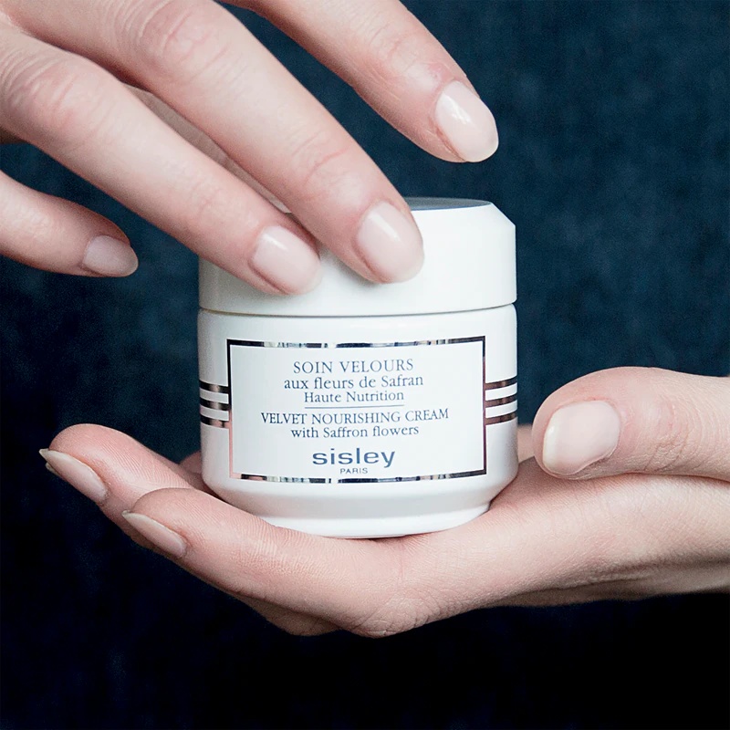 Sisley Velvet Nourishing Cream z vlažilno kremo za suho in občutljivo kožo z žafranovimi cvetovi
