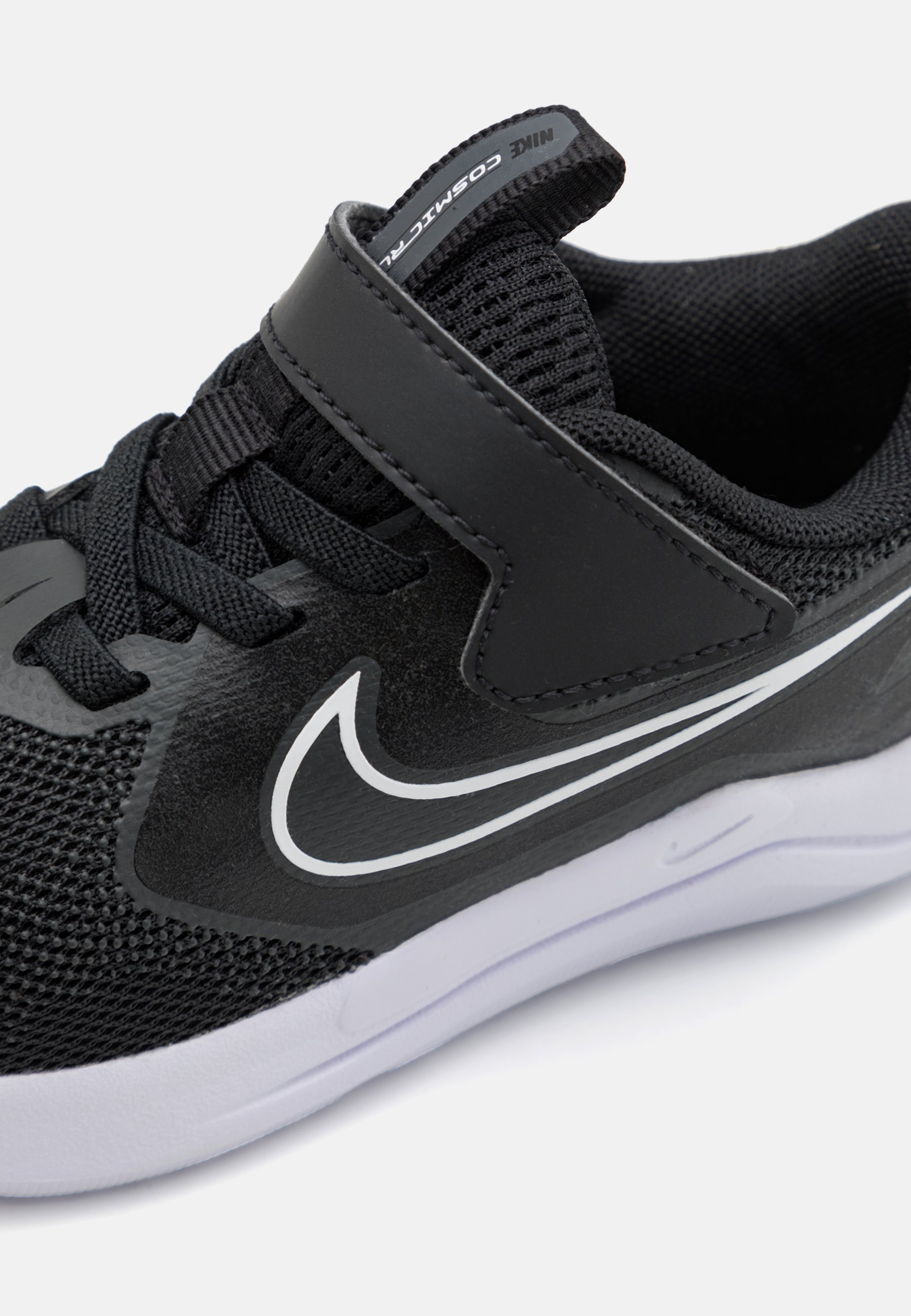 Nike Performance COSMIC RUNNER UNISEX - Běžecké boty na silnici - black/white/anthracite