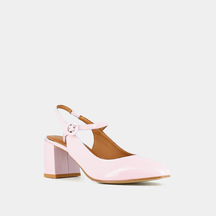 Salomés à talons et bouts pointus  en vernis rose clair