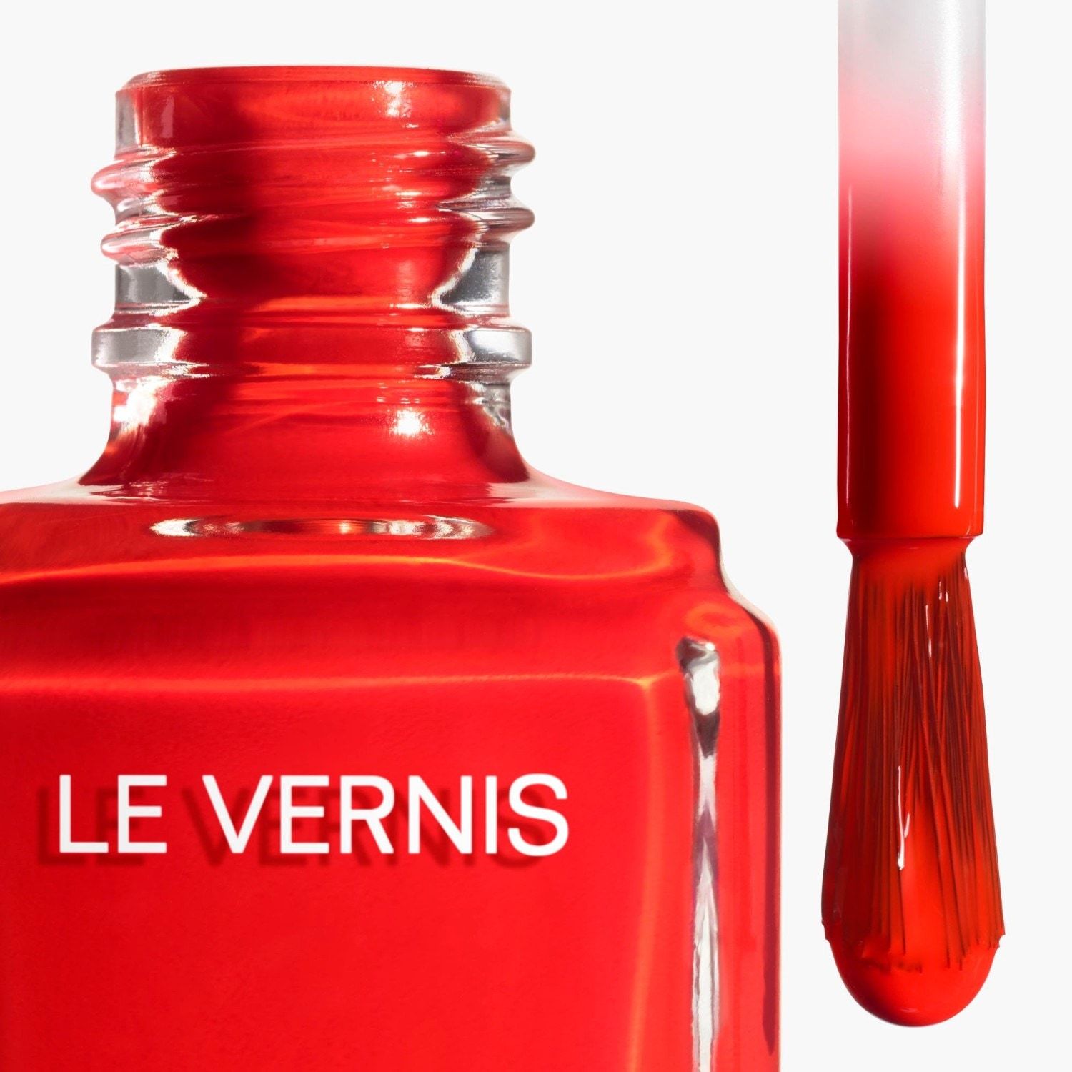 CHANEL lak za nokte LE VERNIS DUGOTRAJNA BOJA I SJAJ - 13 ml
