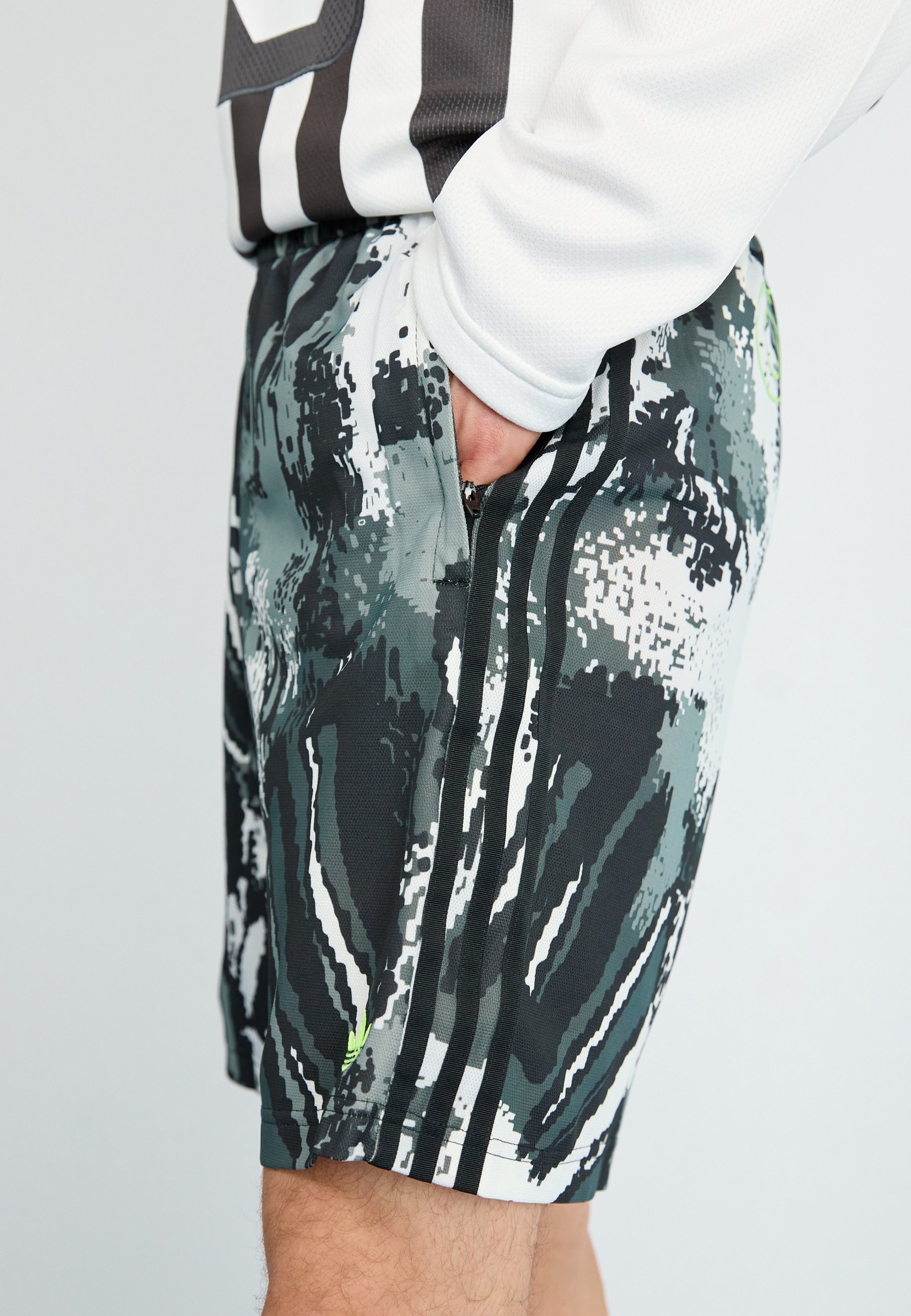 adidas Originals Freizeitshorts