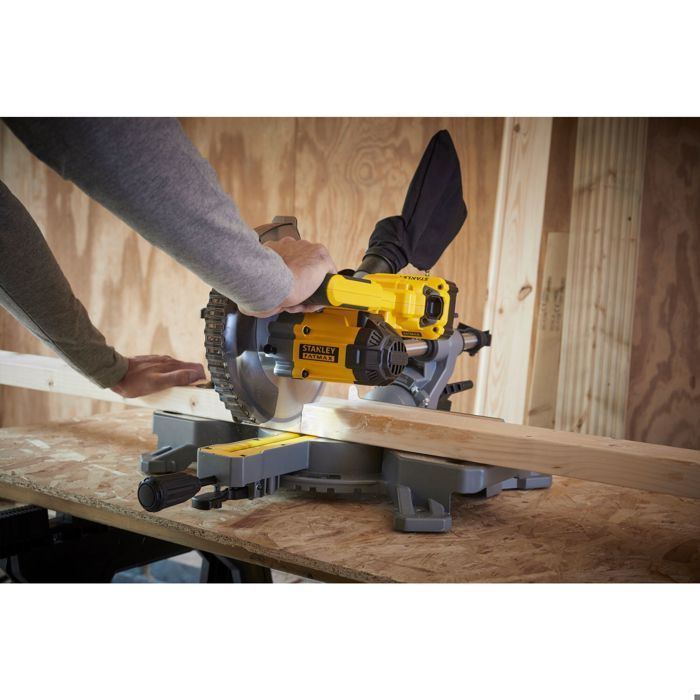 Troncatrice radiale a batteria STANLEY FATMAX V20 SFMCS701M1-QW da 190 mm con 1 batteria da 18 V 4,0 Ah e 1 lama a 40 denti.