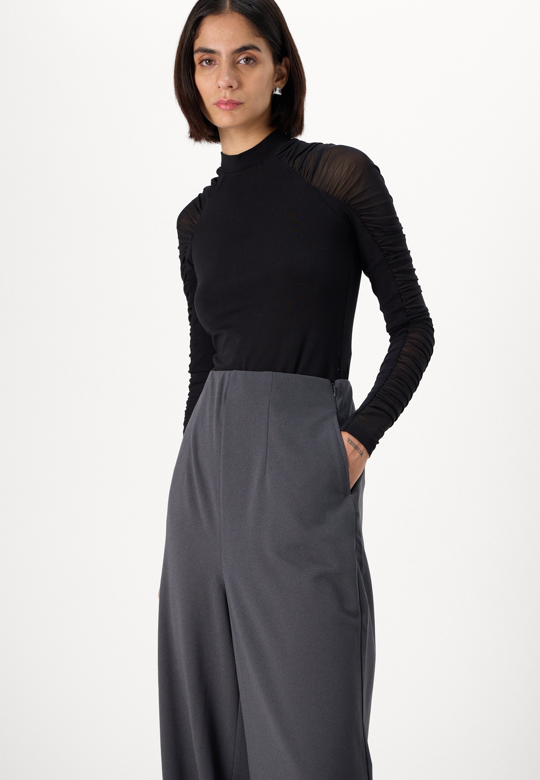 Vero Moda Tall VMLIVA SUPER WIDE PANTS - Hose - Asphalt