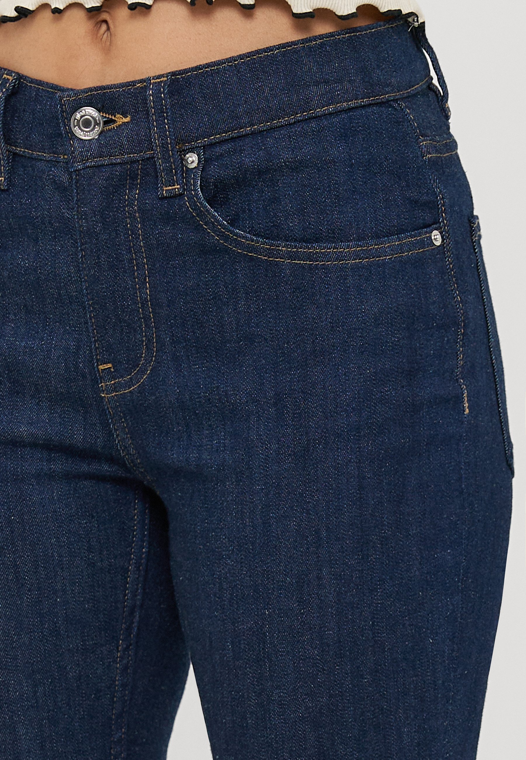 Gina Tricot Petite Bootcut-Jeans – Spülung