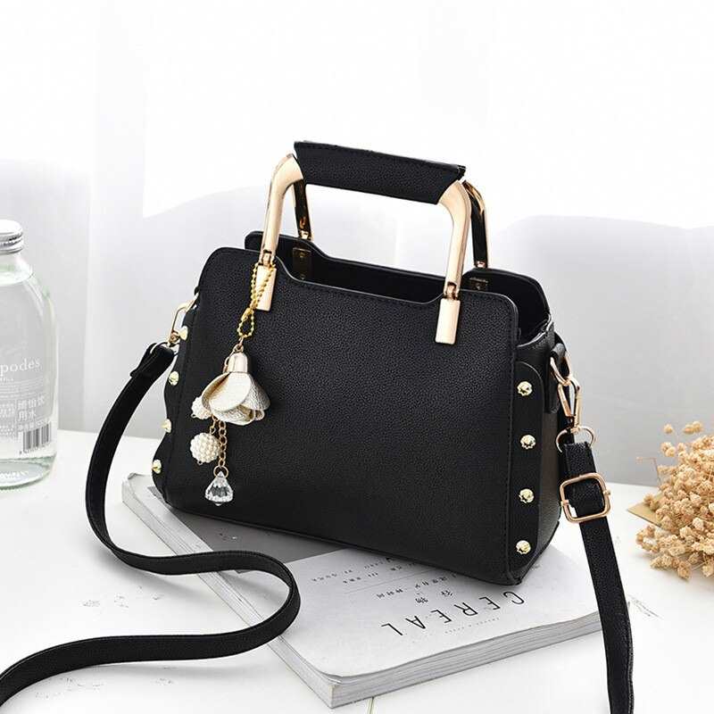 Nuovissime borse alla moda con manici in metallo massiccio, borse a tracolla da donna in offerta speciale.