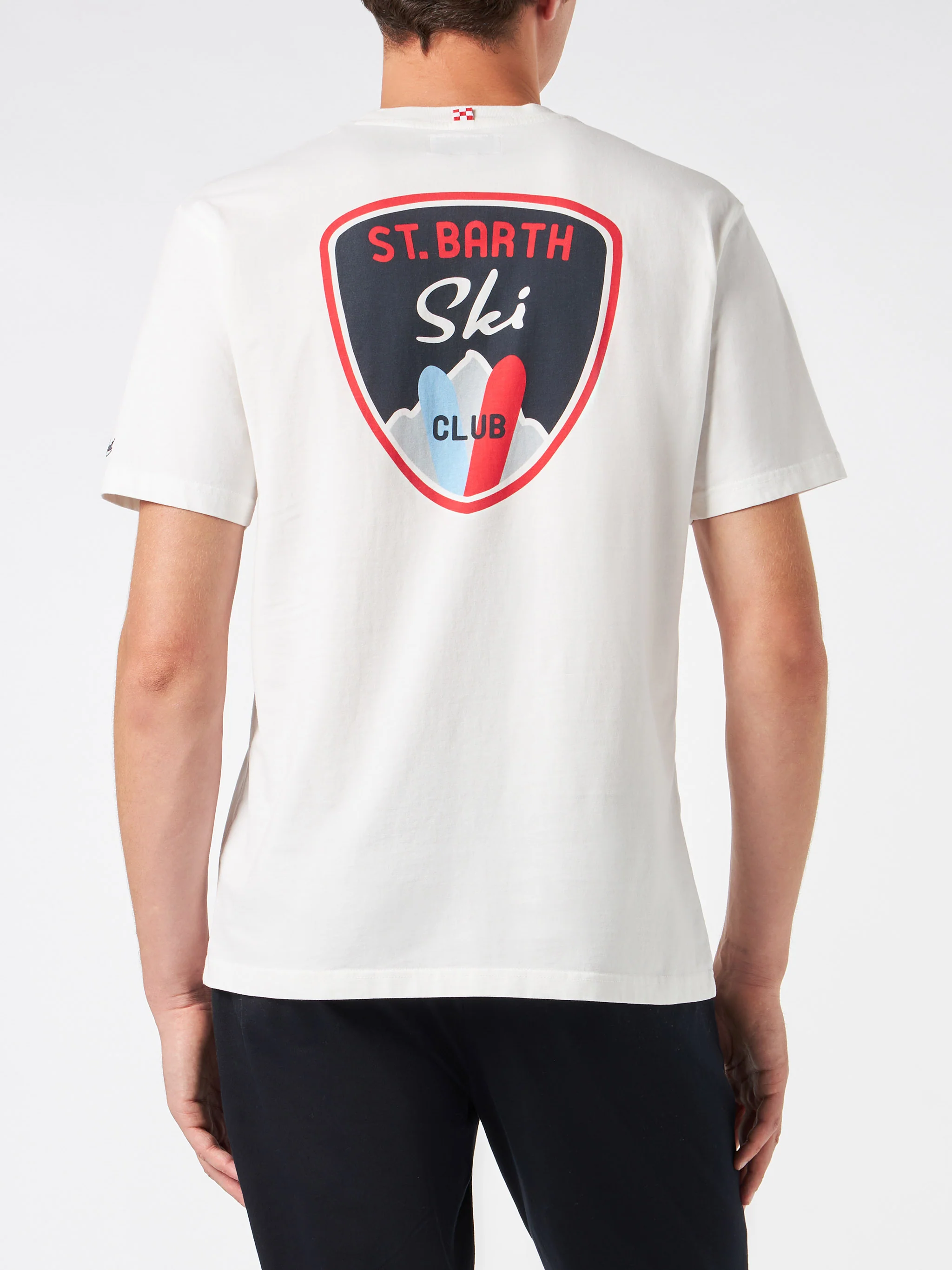 Stevig katoenen heren-T-shirt met St. Patrick's Day-patch. Barth Ski