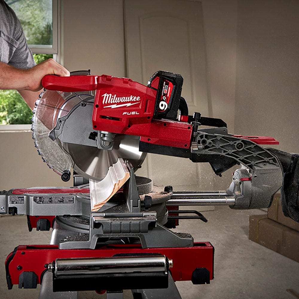 Serra de esquadria deslizante Milwaukee FUEL 18V sem escovas, 254 mm, modelo M18FMS254-0