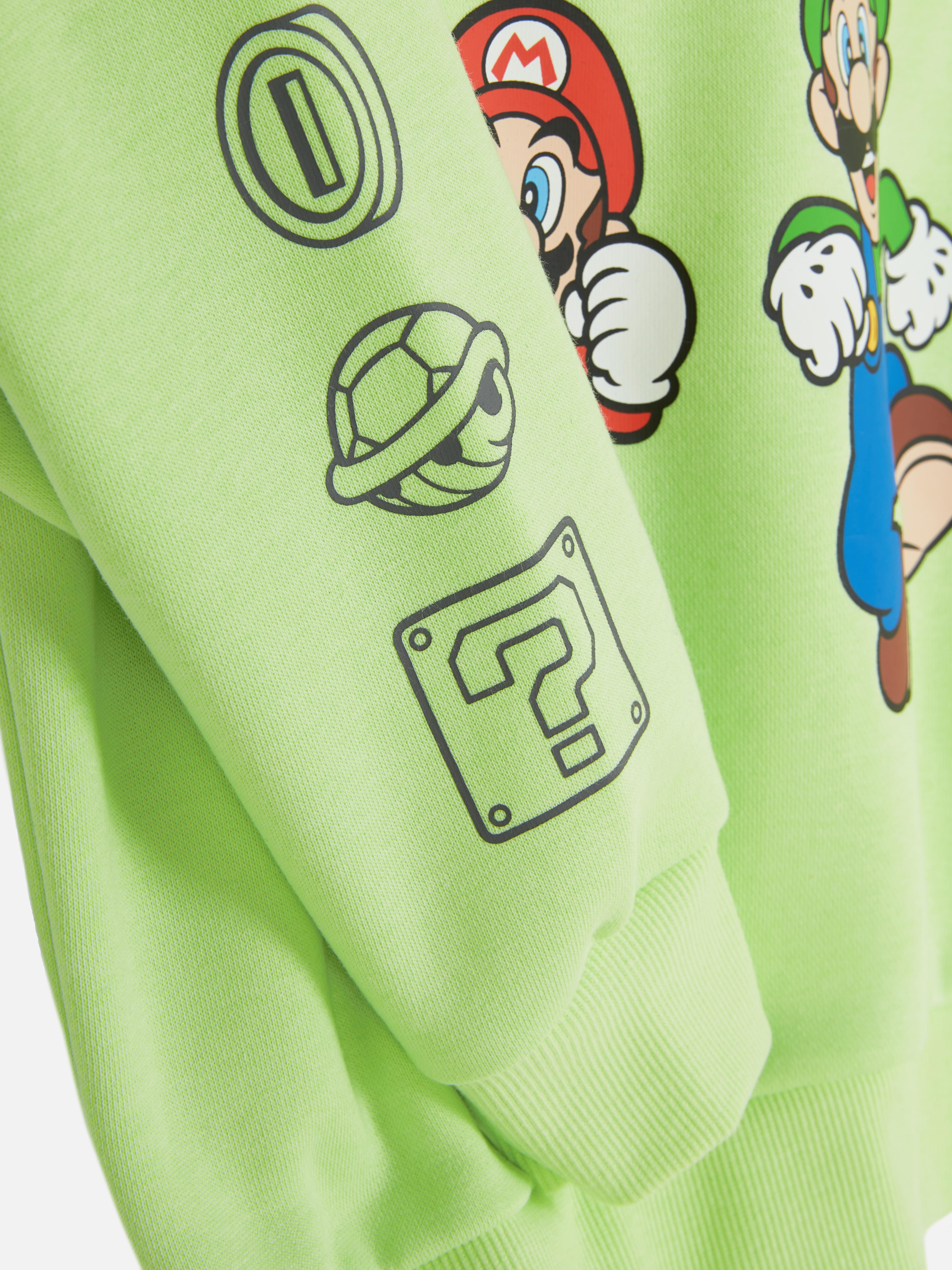 Passender Super Mario Hoodie Ein Hoodie mit überschnittenen Schultern, gerippten Bündchen und Super Mario-Prints
