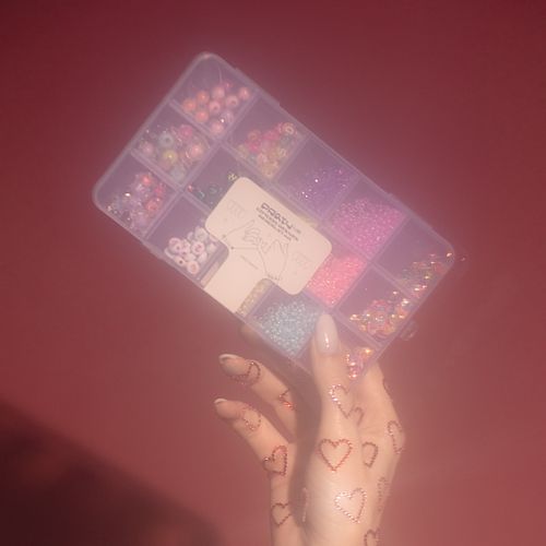 „Party Lab“ koncertinių draugelių apyrankių rinkinys „Enchanted Charms“ apyrankės