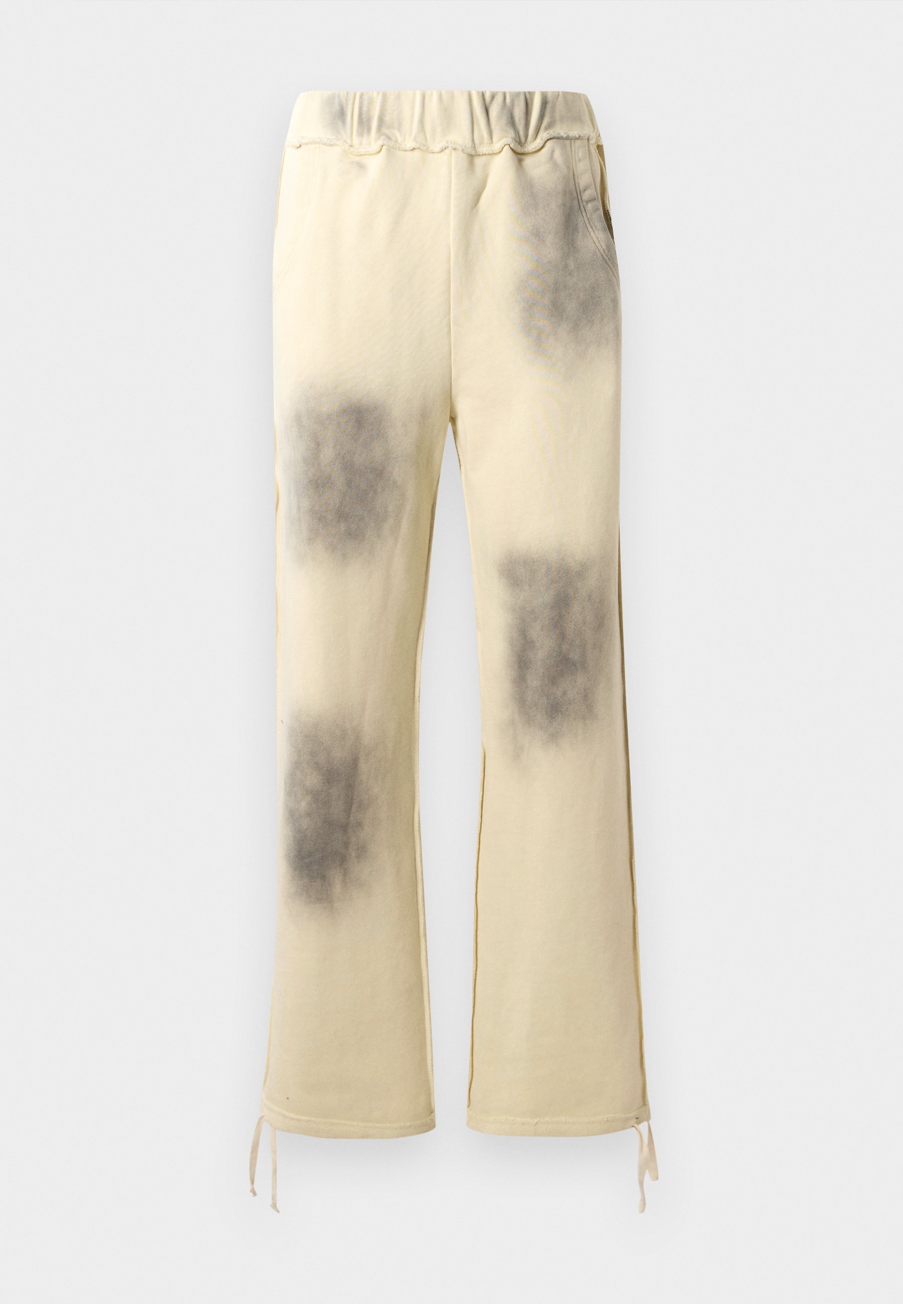 Atelier de confection de pantalons de jogging