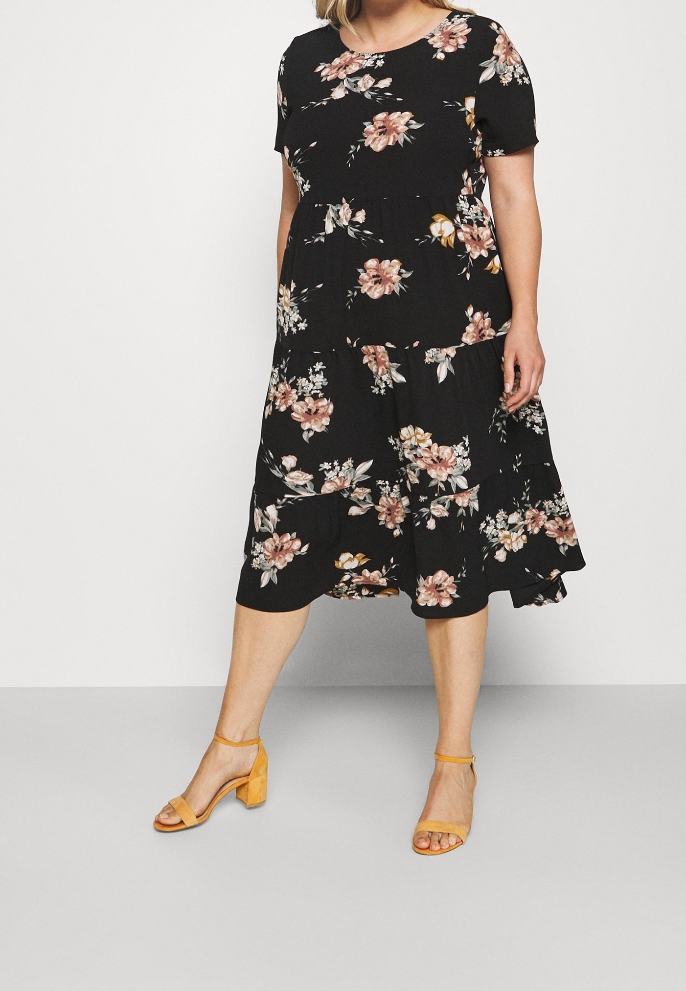 SAMO Carmakoma dnevna haljina - crna