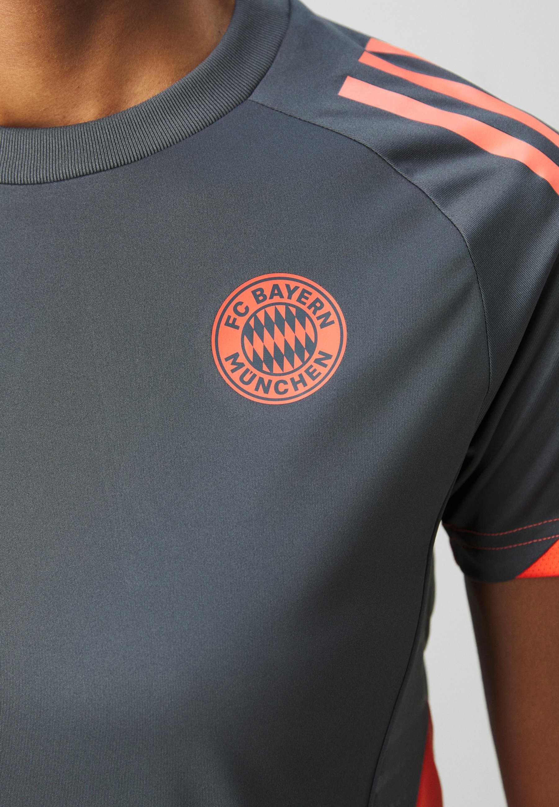 adidas Performance FC BAYERN TRAININGSBEKLEIDUNG FÜR DAMEN - Vereinskleidung - kräftiges Onyx