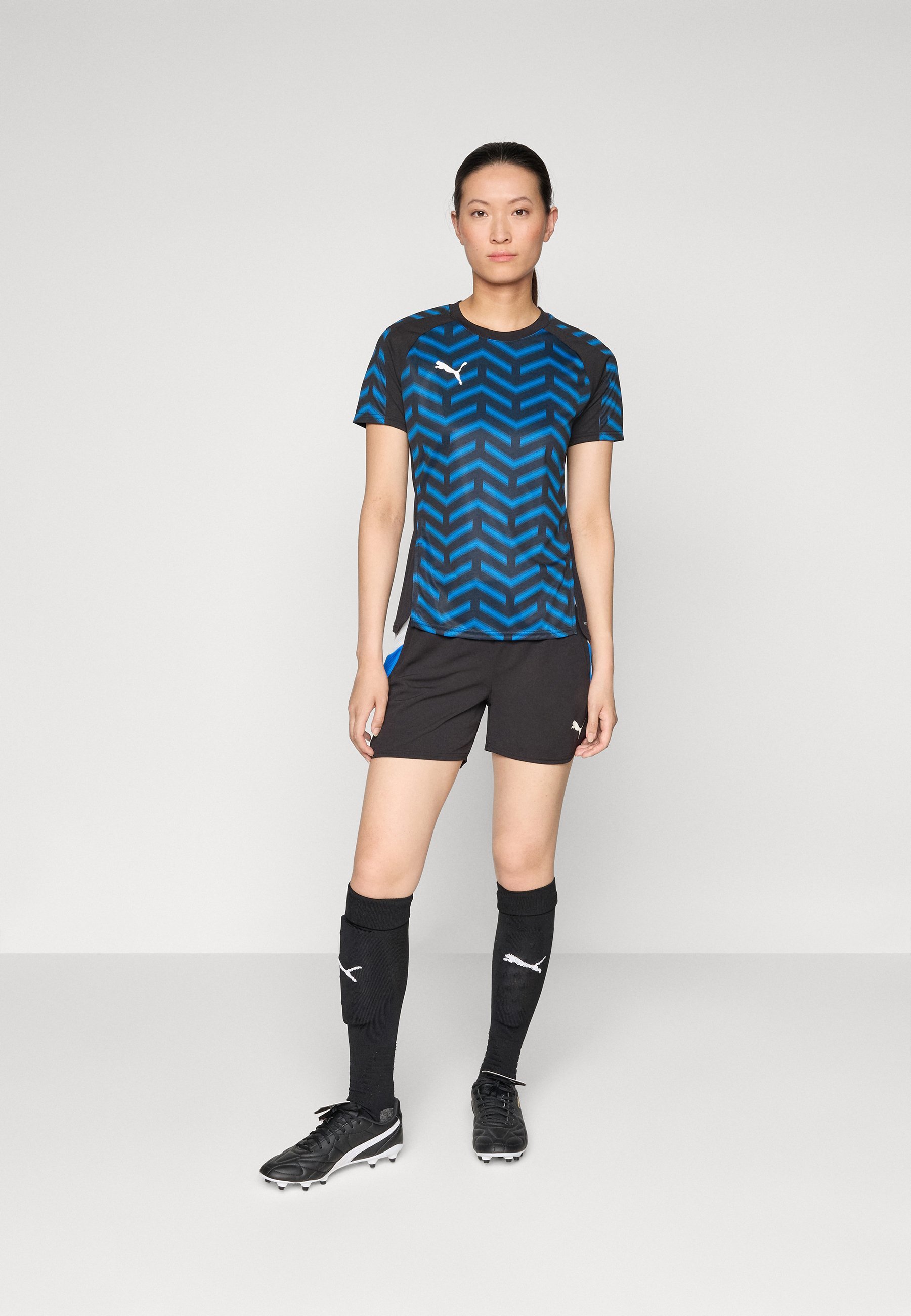 Puma INDIVIDUALBLAZE - T-shirt sportiva - nero/bianco/blu corsa