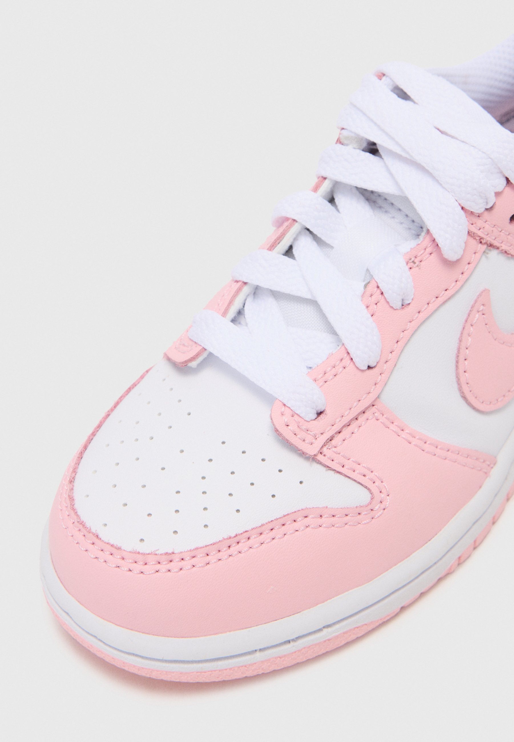 Nike Sportswear DUNK LOW UNISEX - Sneakers - wit/medium zachtroze/wit