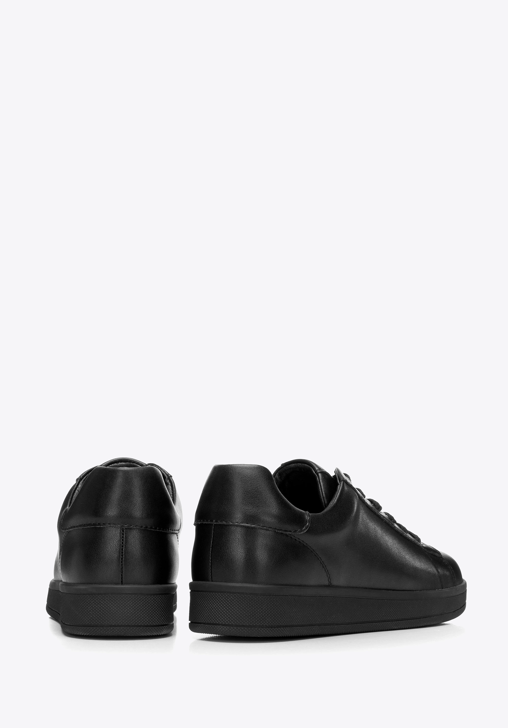 Damskie sneakersy skórzane na platformie czarne