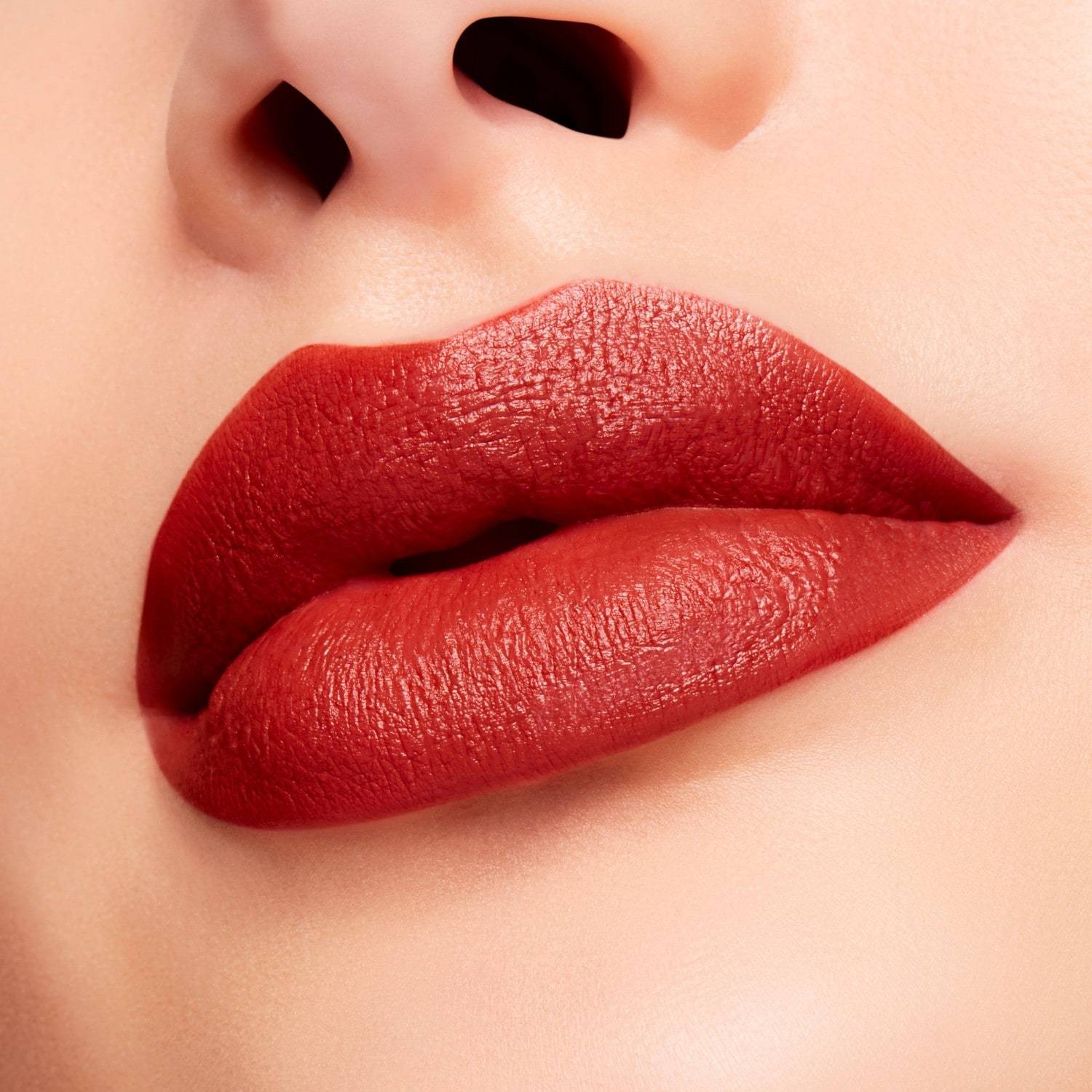 MAC ruž za usne u prahu Kiss Velvet Blur Slim Stick - 2 g
