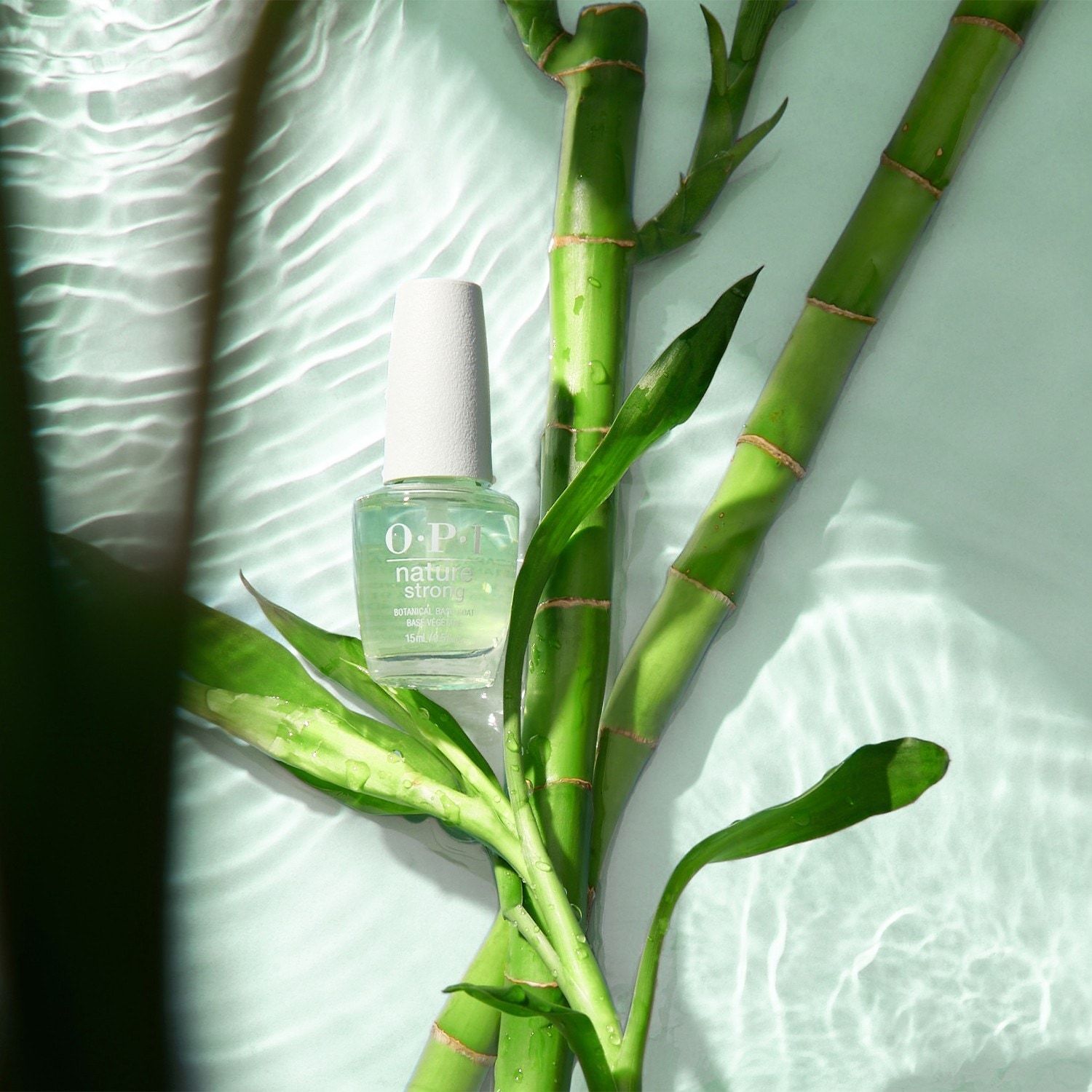 OPI nagu laka Nature Strong Botanical bāzes pārklājums - 15 ml