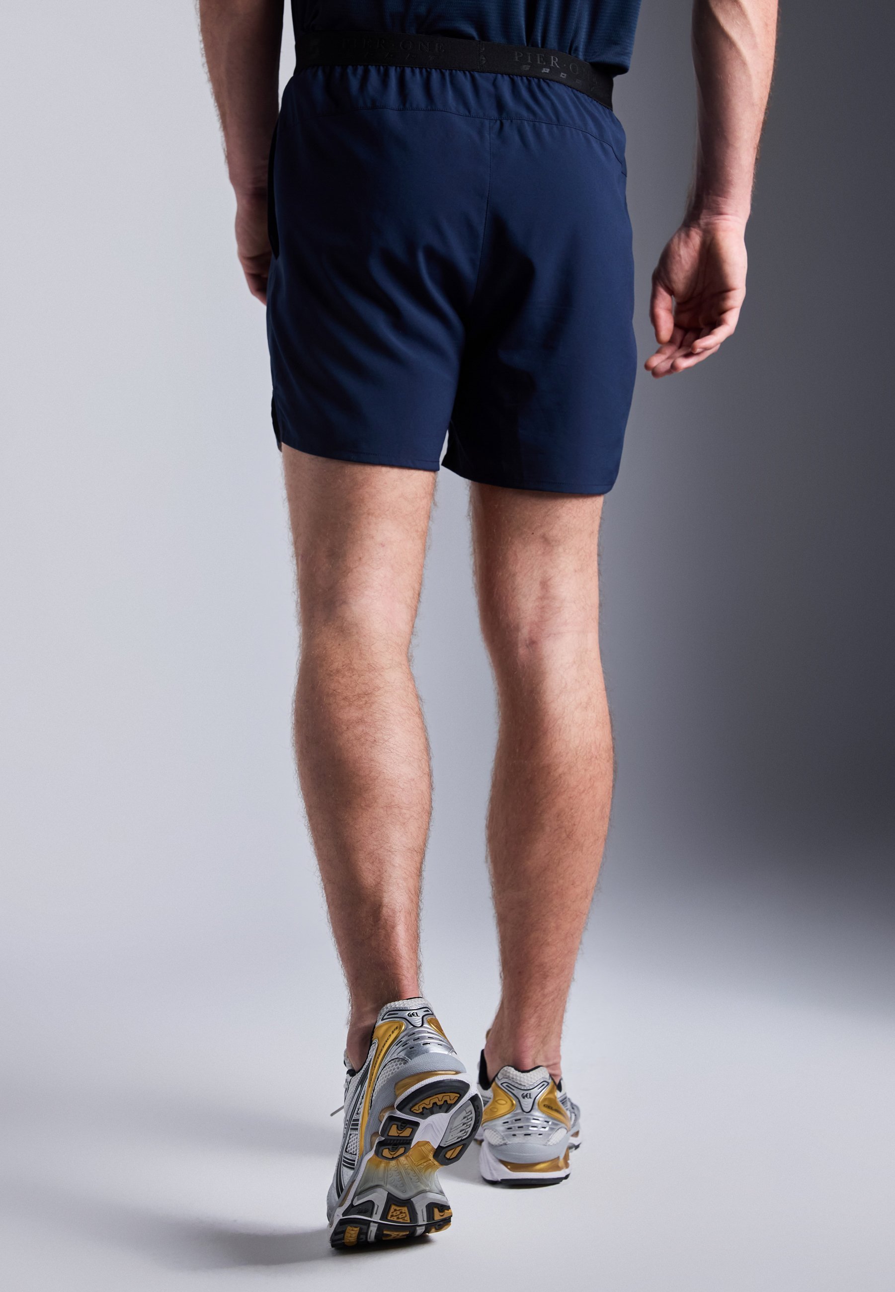 Pantaloncini sportivi Pier One Sport REGULAR FIT con elastico in vita con logo - Pantaloncini - blu scuro