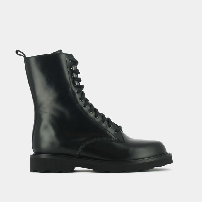 Boots à semelles crantées et lacets  en cuir noir